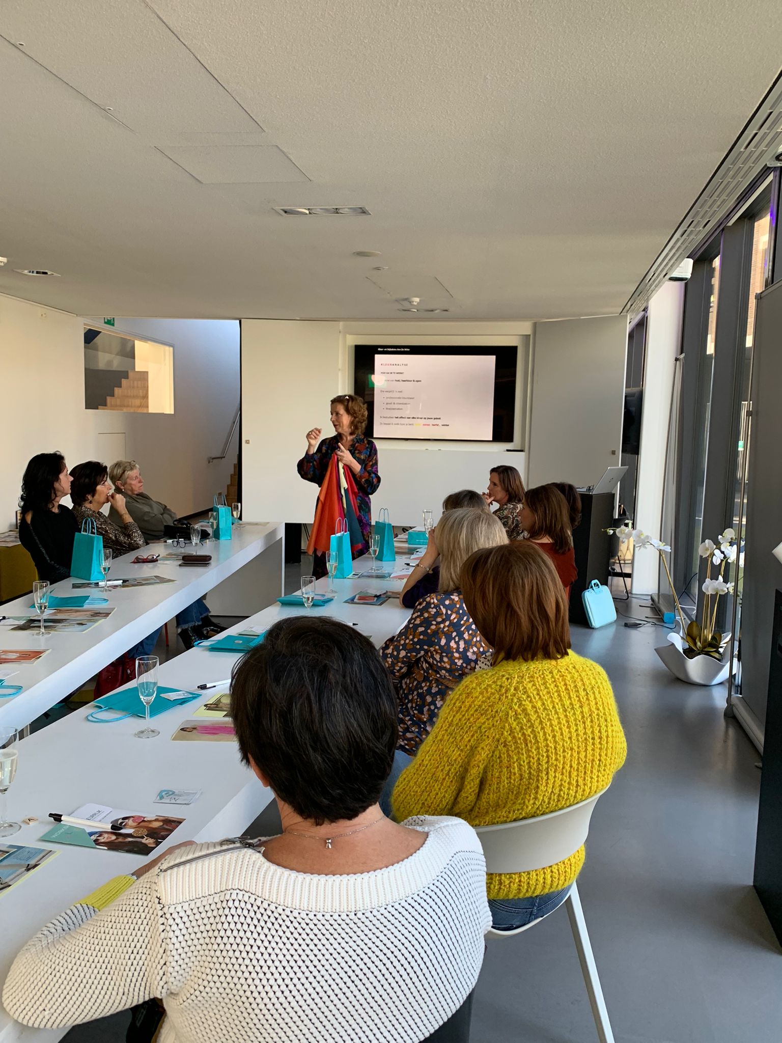 Van een volle naar een smaakvolle, duurzame kleerkast. - Foto