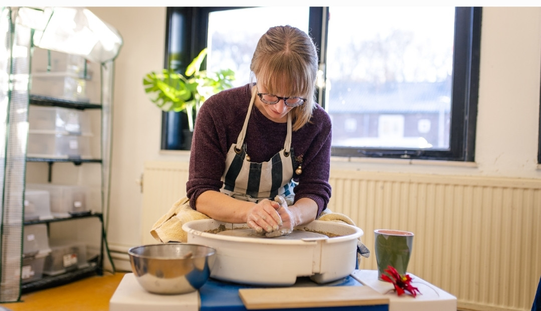 Workshop Pottenbakken: Draaien met klei - Foto