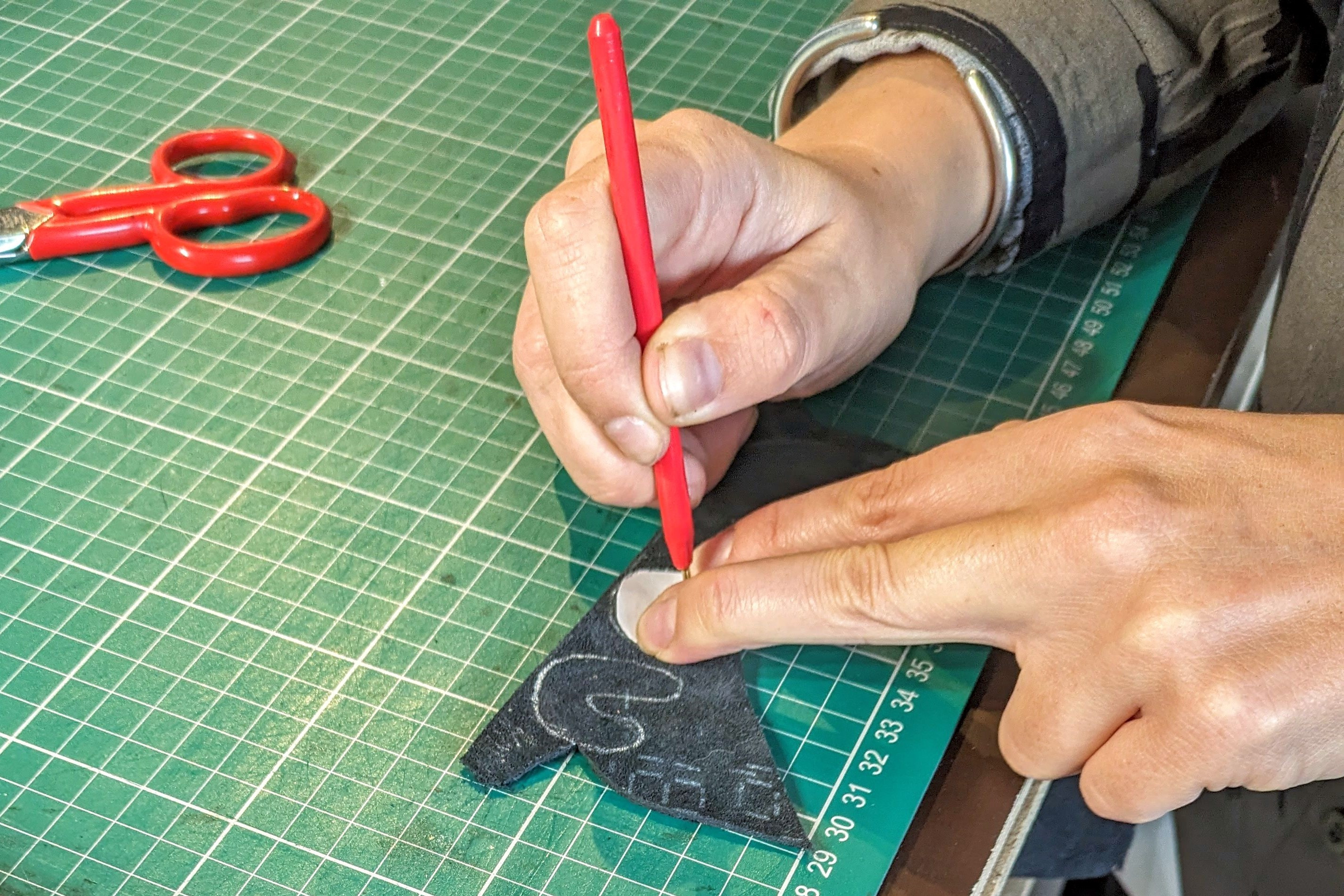 Oorbellen in leer ontwerpen - Foto