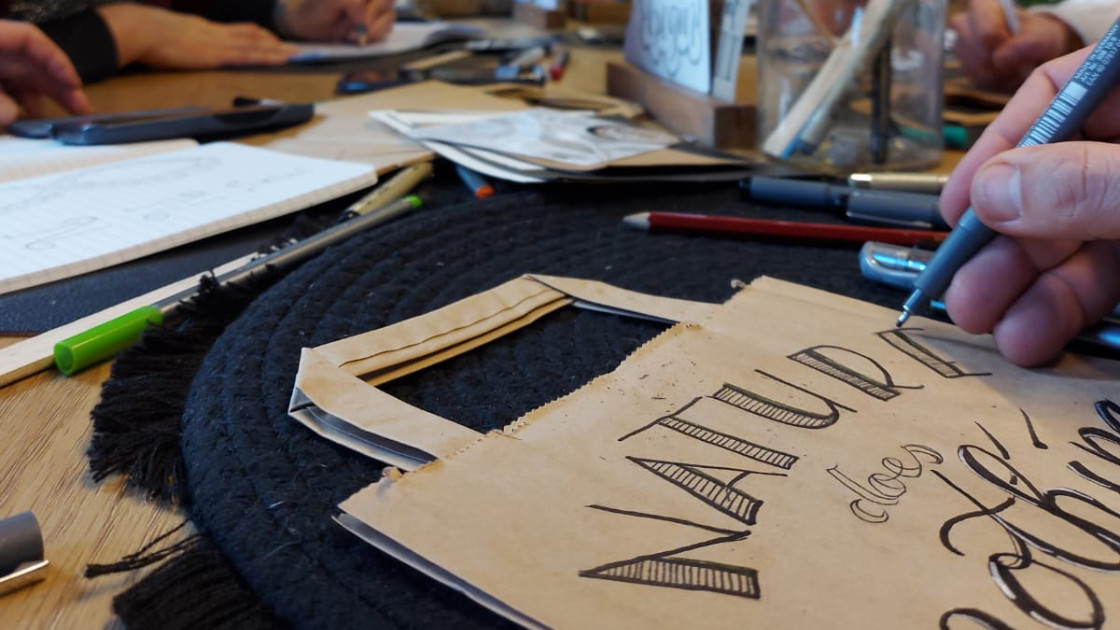 Workshop Handletteren voor groepen - Foto