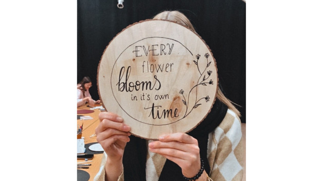 Handlettering op Houtschijf voor groepen