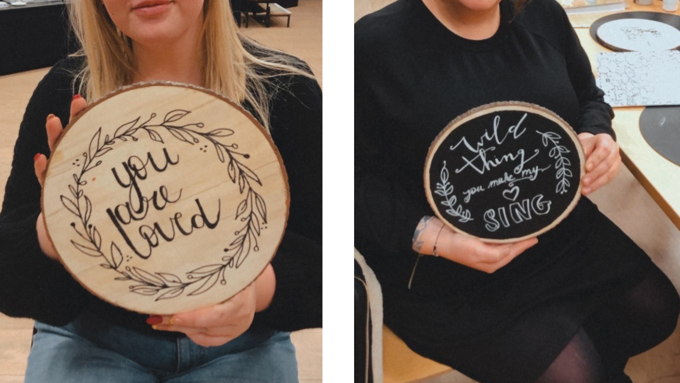 Handlettering op Houtschijf voor groepen - Foto