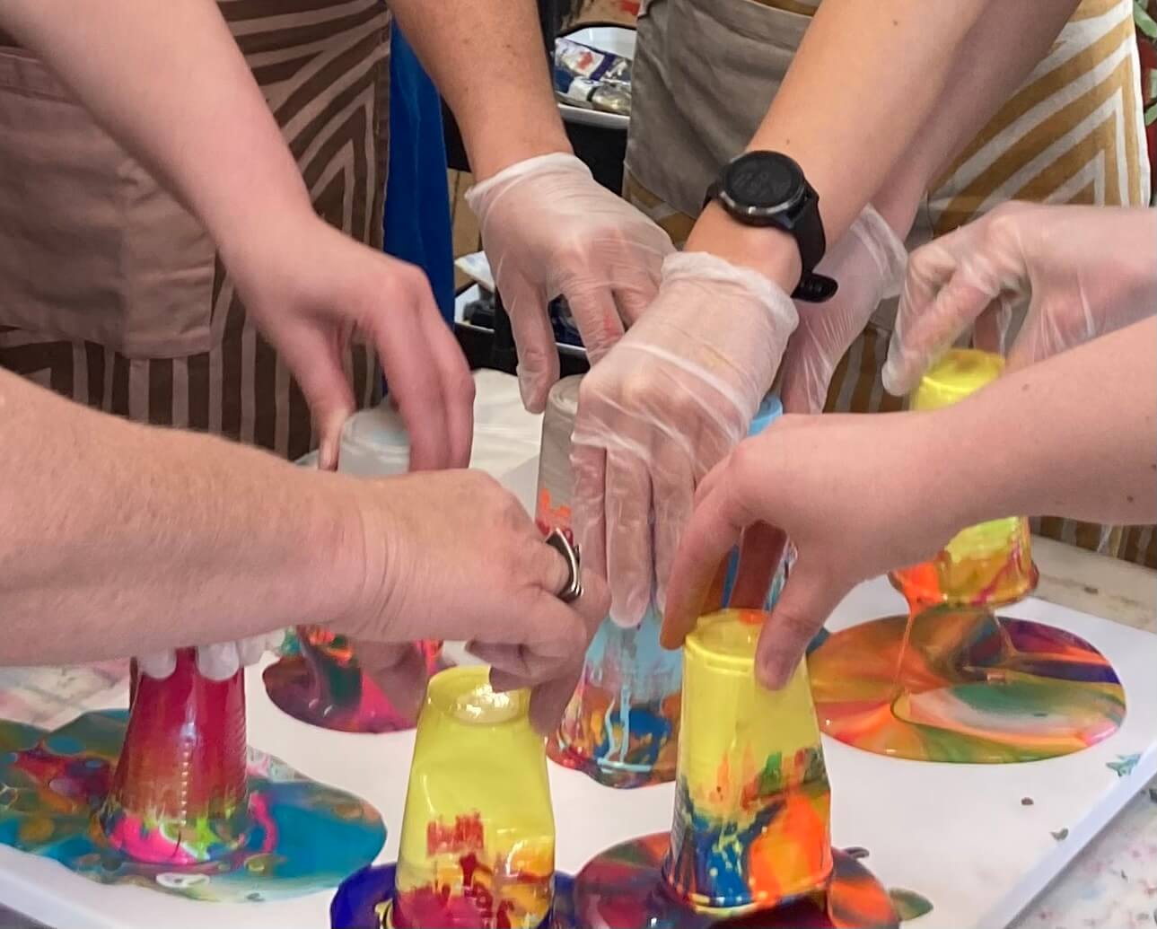 Samen gieten is genieten, workshop pouring - Foto