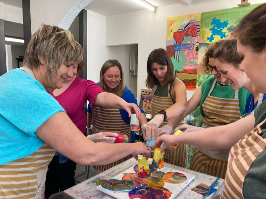 Samen gieten is genieten, workshop pouring