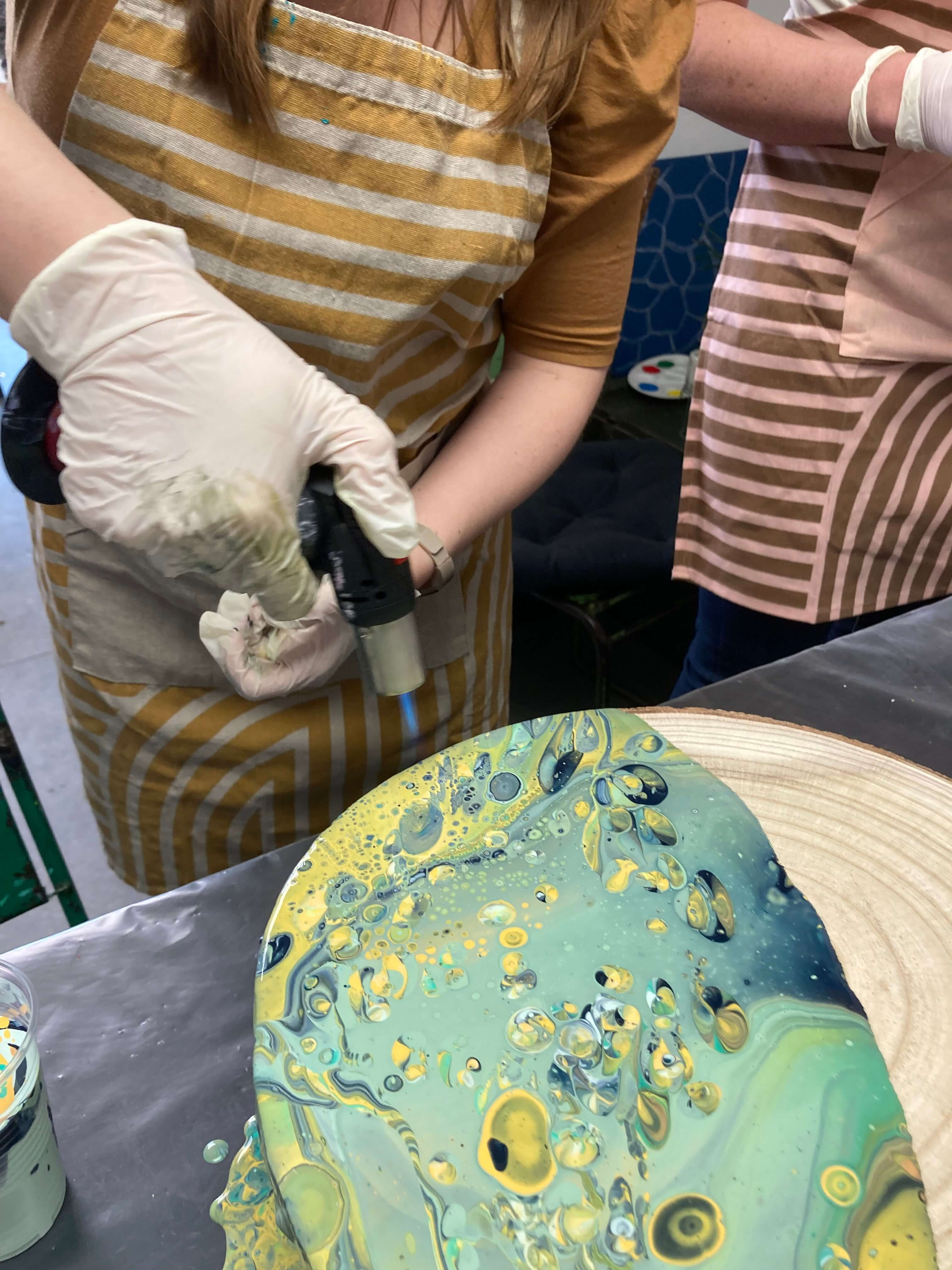 Workshop Breng sfeer met een zelfgemaakte schaal en kaarsen in pouring - Foto