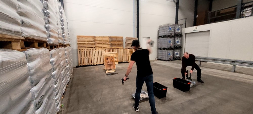 Workshop bijl gooien bij jou op locatie - Foto