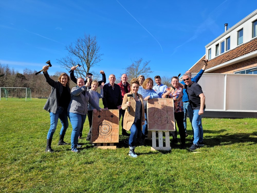 Workshop bijl gooien bij jou op locatie - Foto