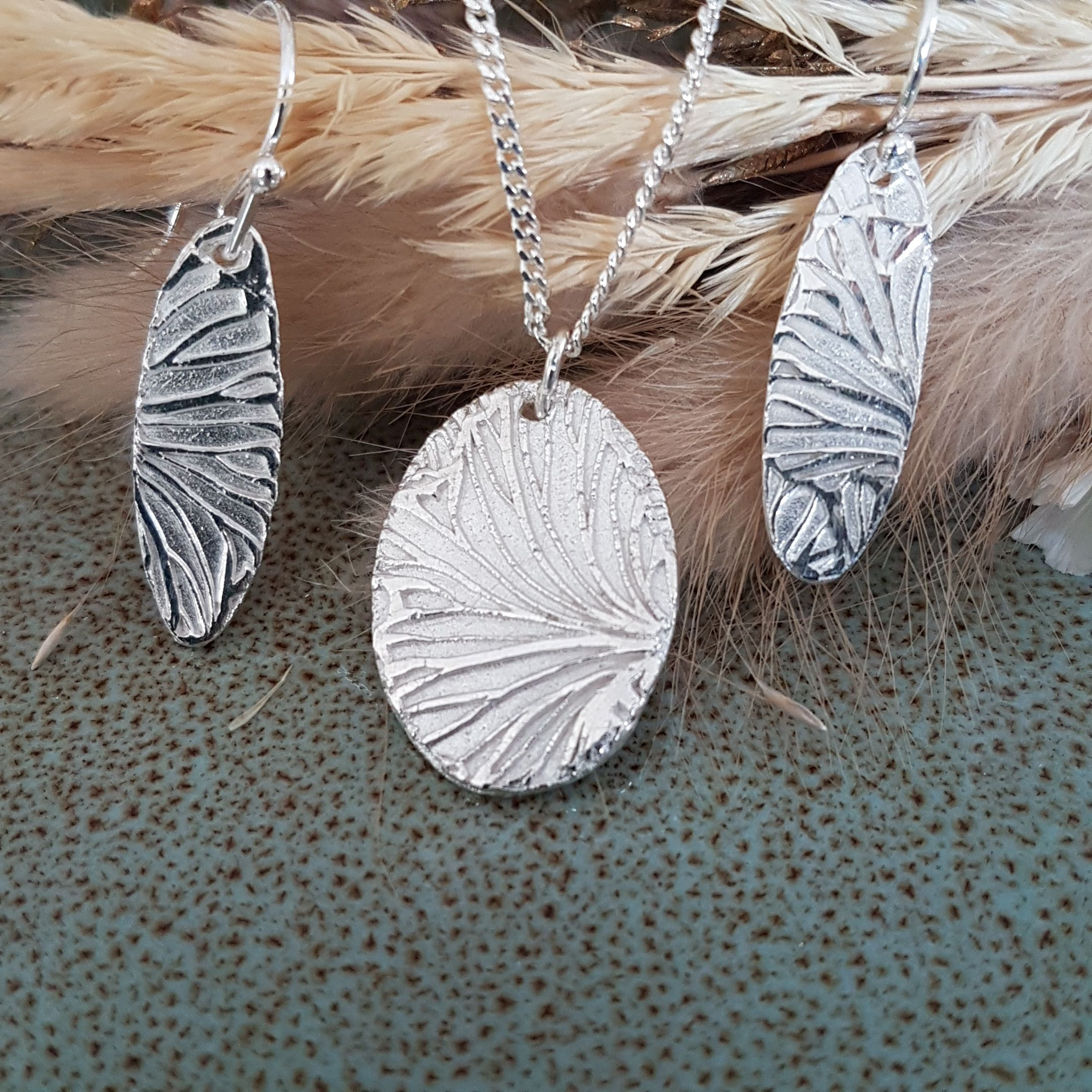 Workshop Zilverklei Oorbellen en/of Hangers met vriendinnen, familie, collega's,... of als vrijgezelle-party - Foto