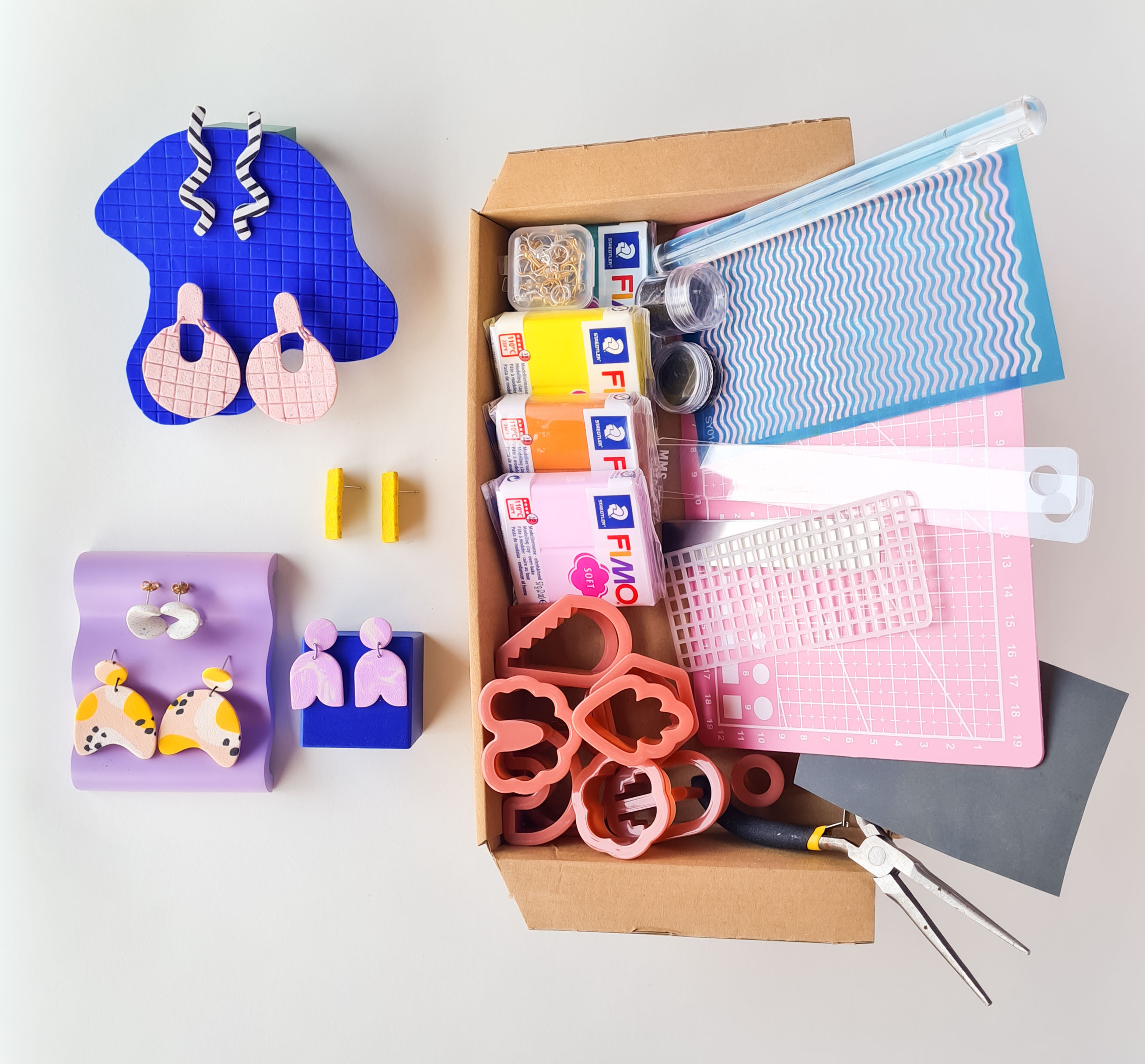 Workshop box / bachelorette box polymeer klei oorbellen voor groepen - Foto