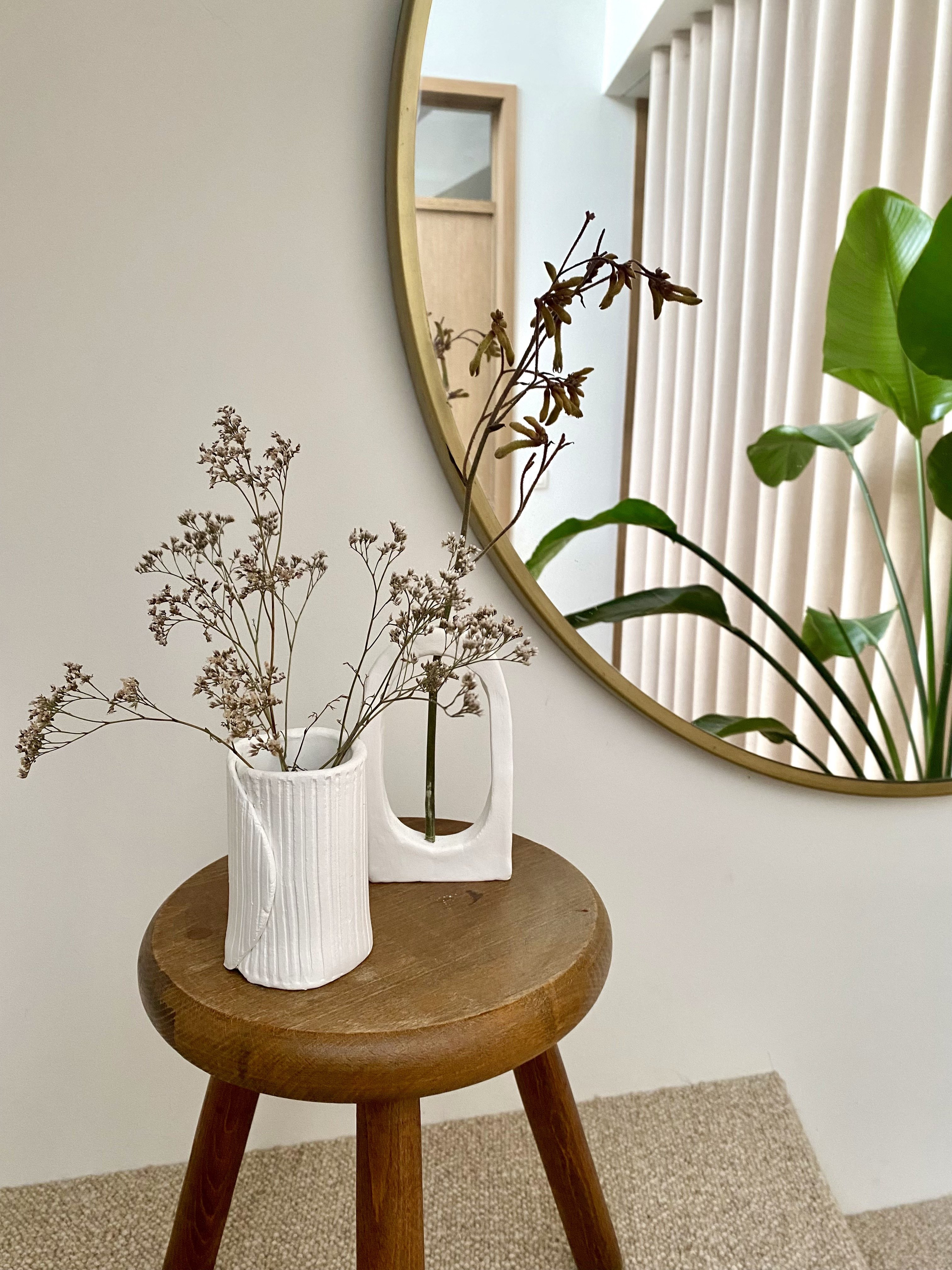 Vaasjes voor droogbloemen uit klei, workshop voor een groep - Foto