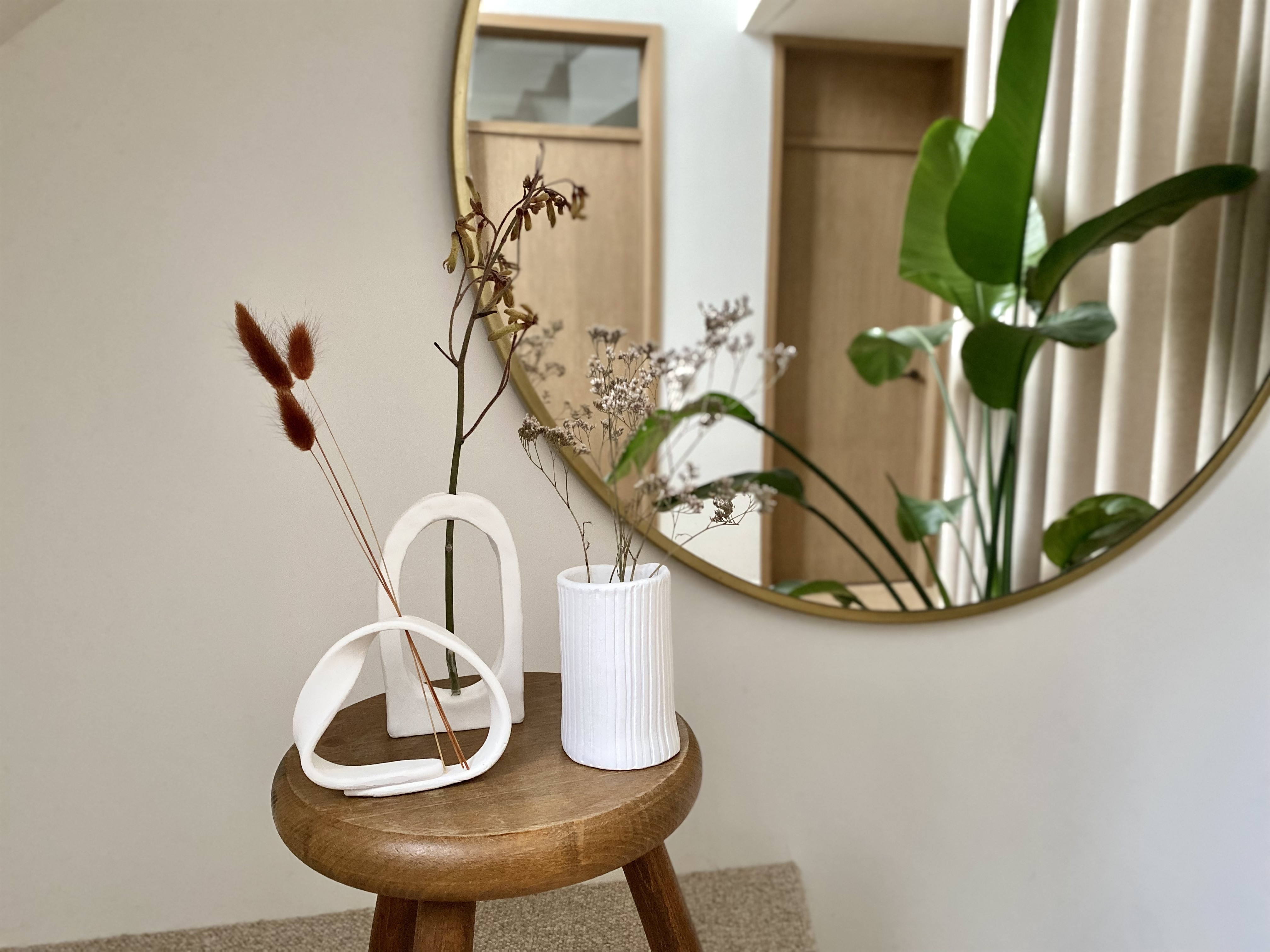 Vaasjes voor droogbloemen uit klei, workshop voor een groep - Foto