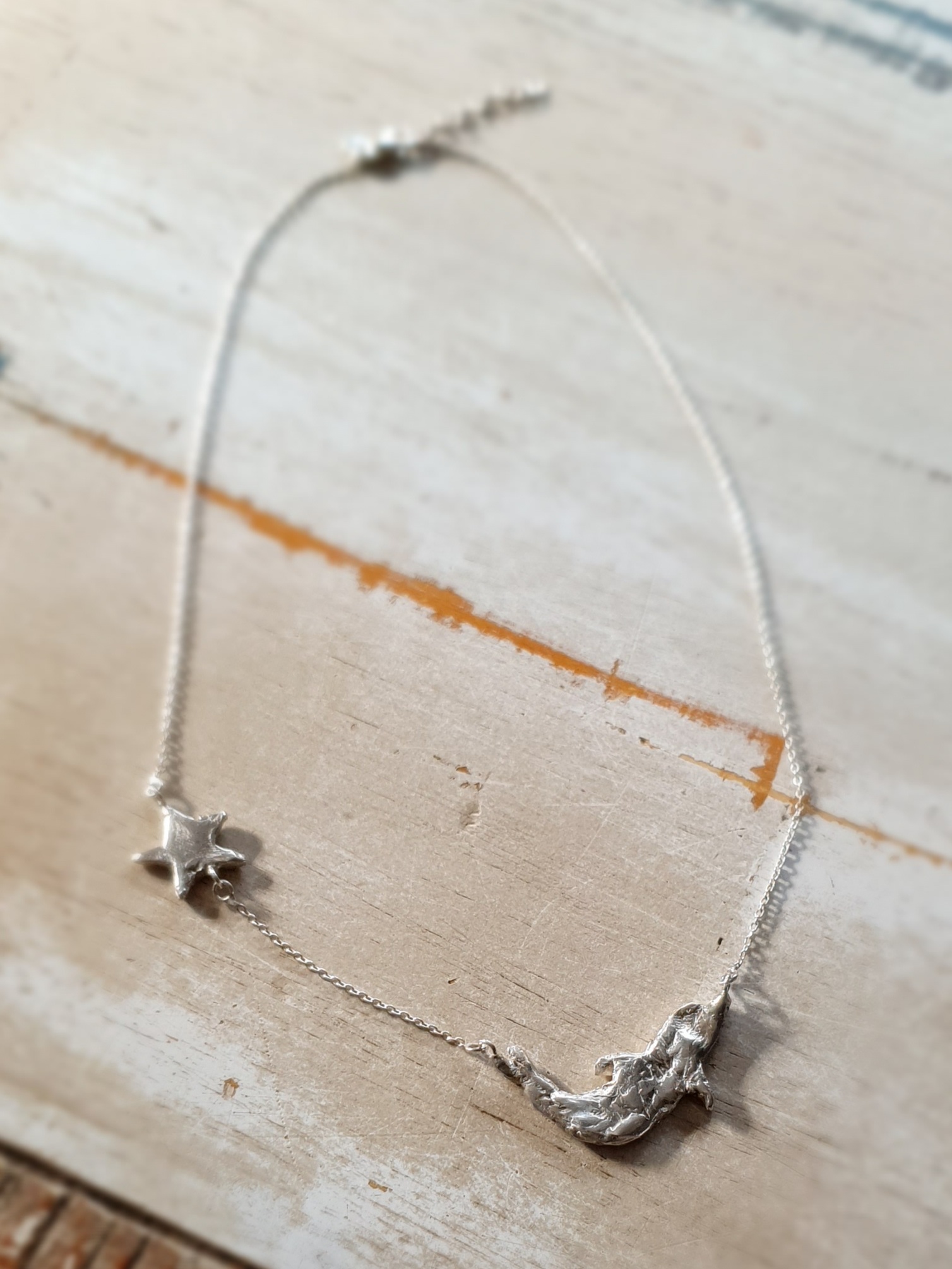 Juweel boetseren in was – kinderworkshop in Achel