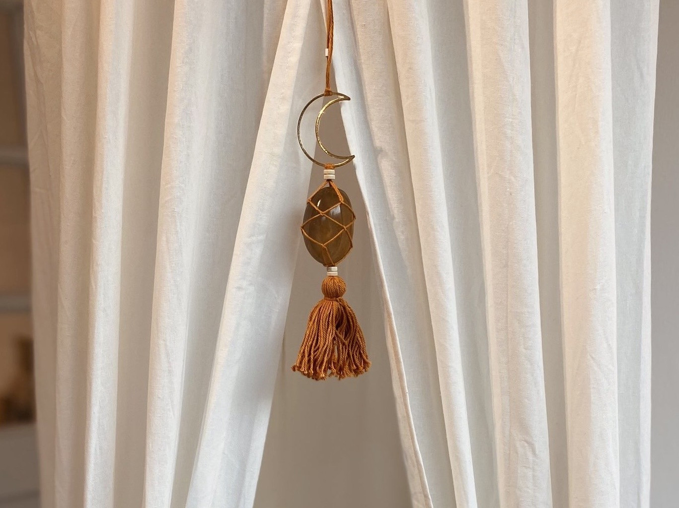 Babyshower workshop Maak je eigen edelstenenhanger 🌙 - Foto