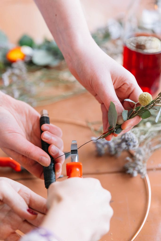Workshop Droogbloemenkrans voor vrijgezellen - Foto