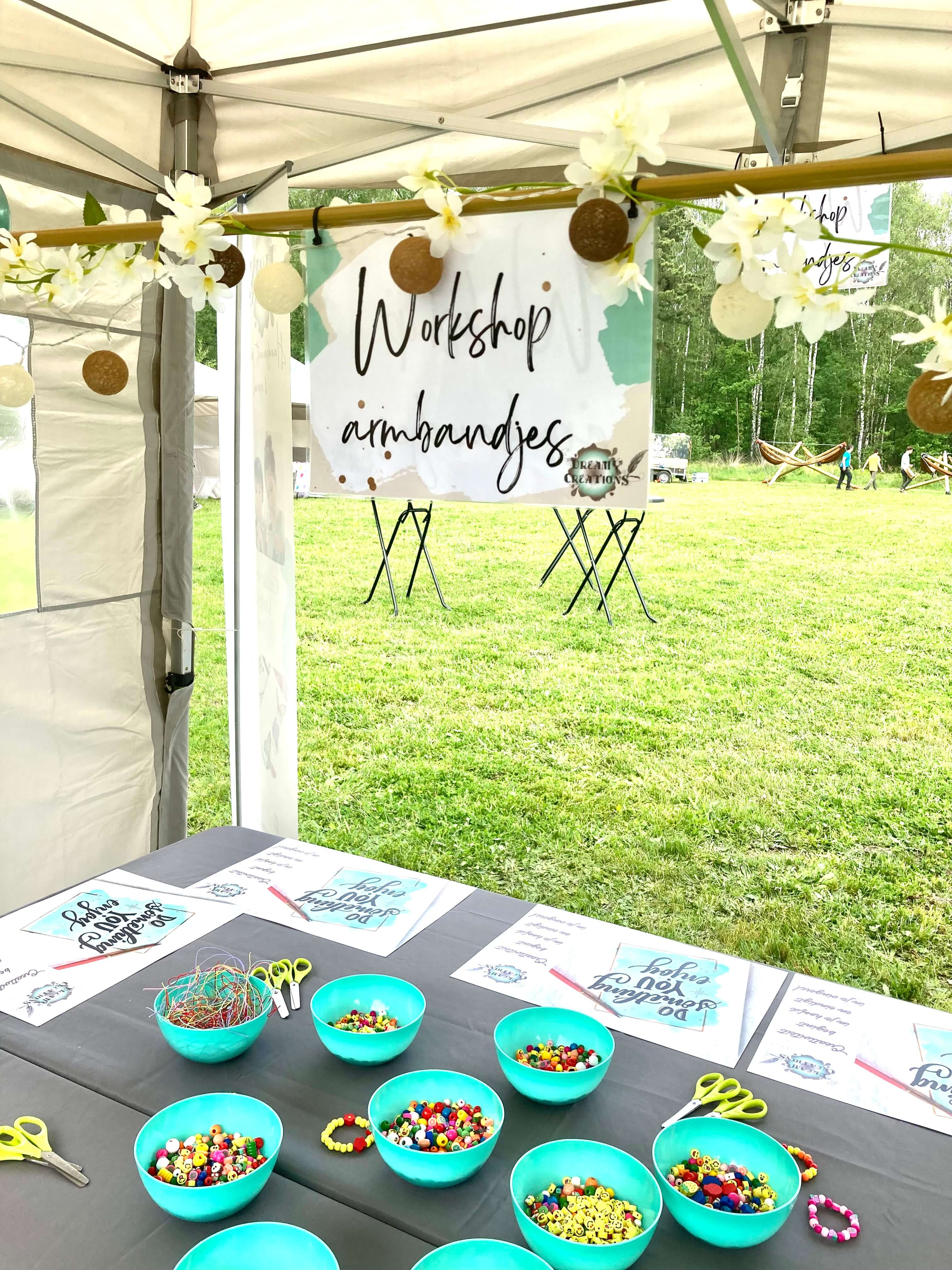 Walk-in workhop of Kinderanimatie Workshop - Kralenarmbandje maken - Foto