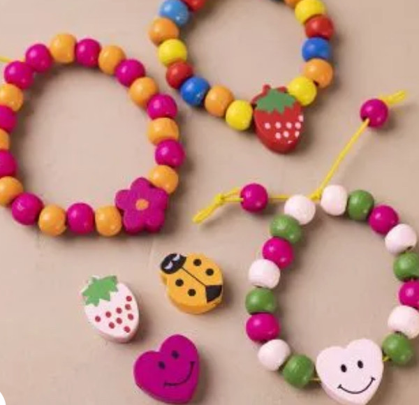 Walk-in workhop of Kinderanimatie Workshop - Kralenarmbandje maken - Foto