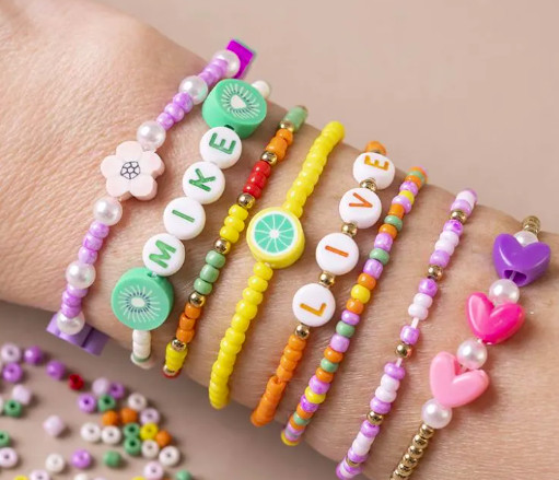 Walk-in workhop of Kinderanimatie Workshop - Kralenarmbandje maken - Foto