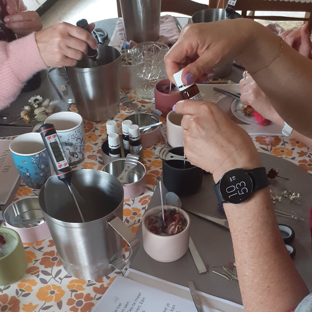 Privé workshop - Kaarsen maken met droogbloemen - Foto