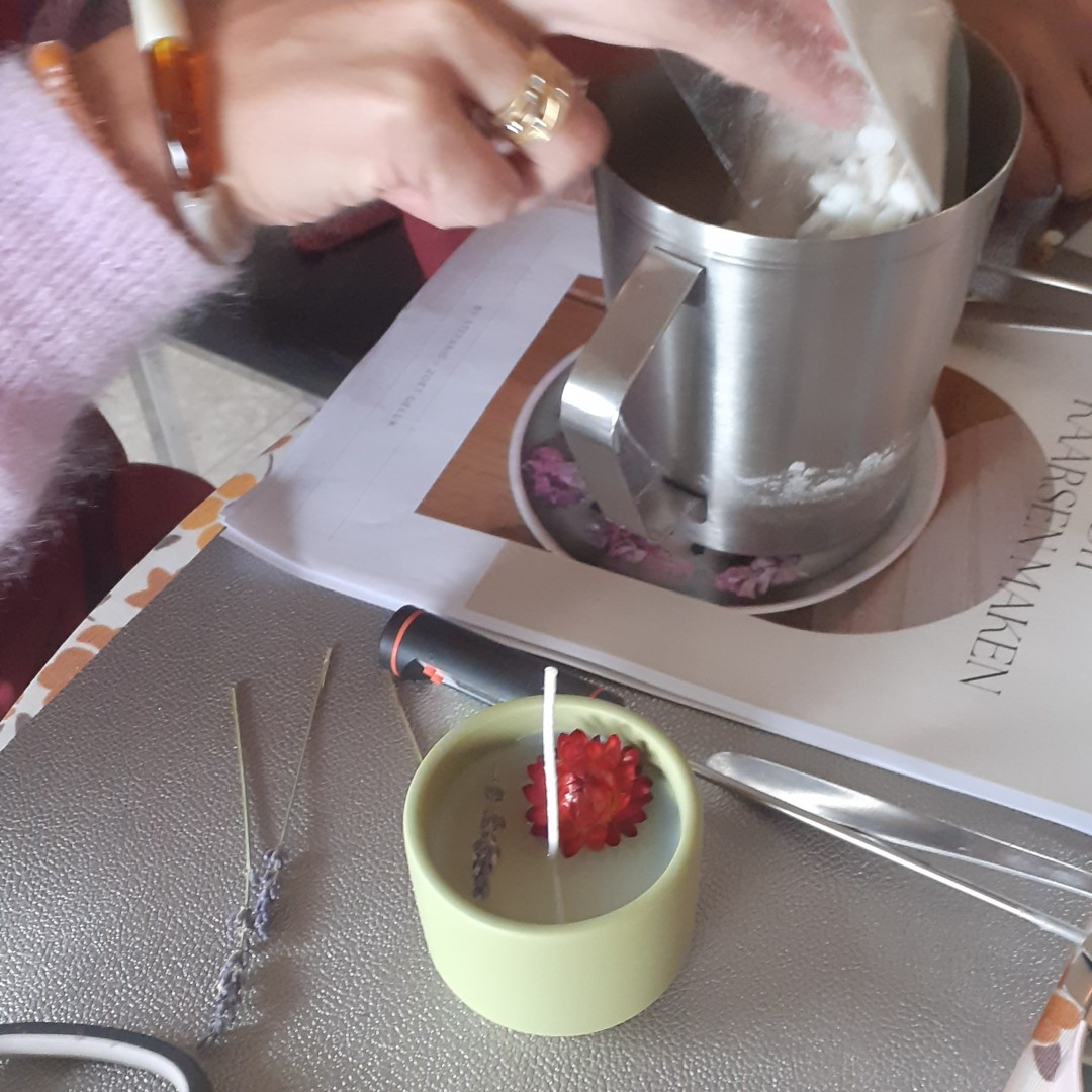 Privé workshop - Kaarsen maken met droogbloemen - Foto