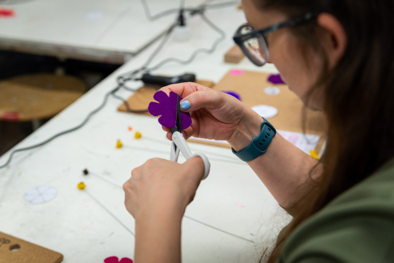 Viltbloemen maken met je collega's - Foto