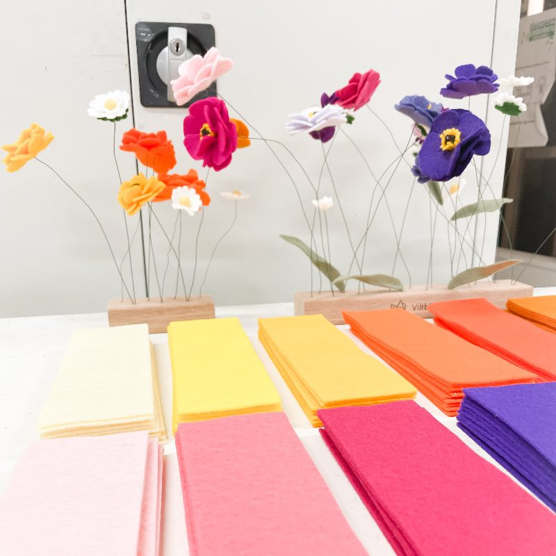 Viltbloemen maken met je collega's - Foto