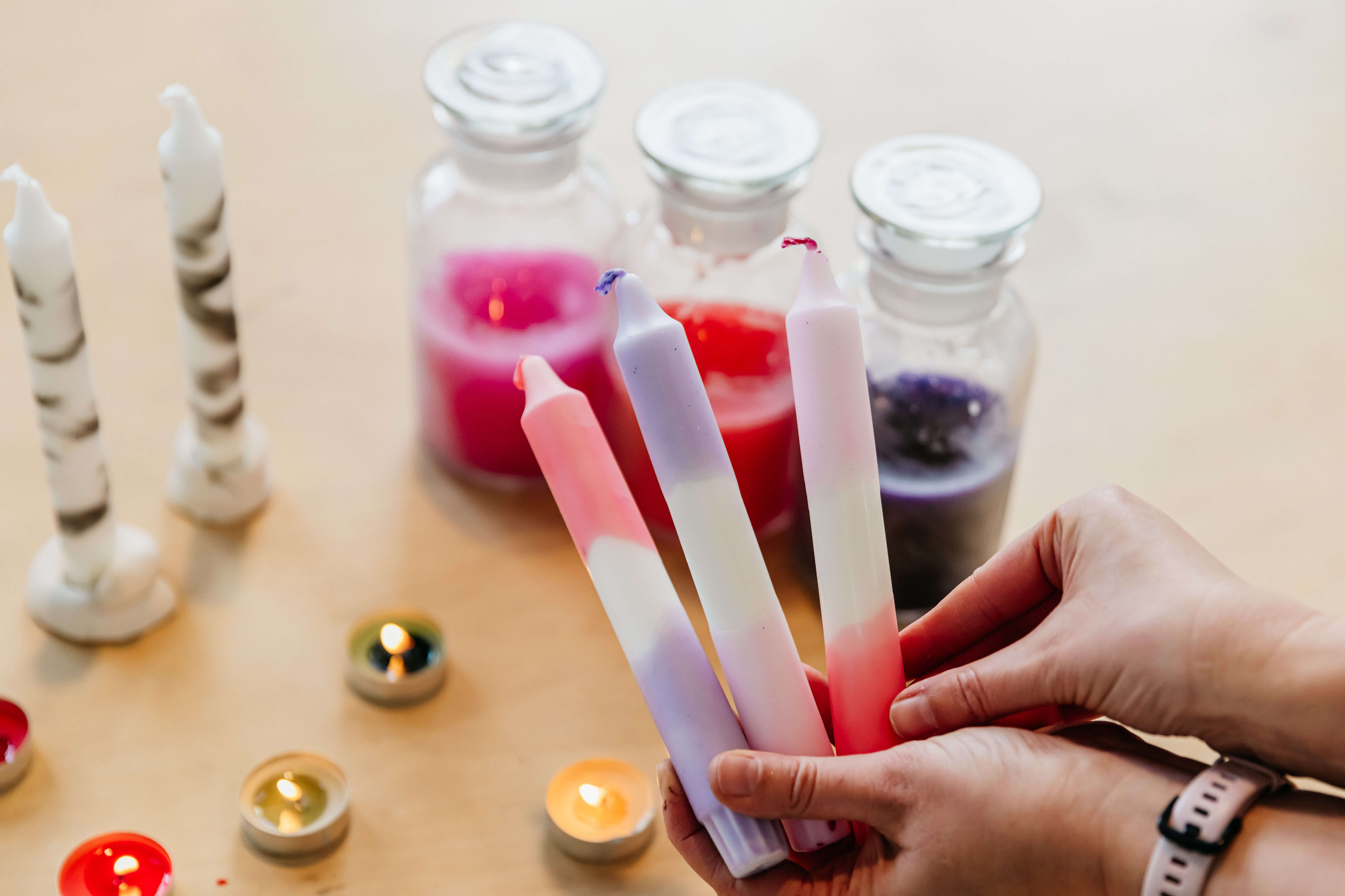 Walk-in workshop voor jouw event - Kleurrijke kaarsen - Foto