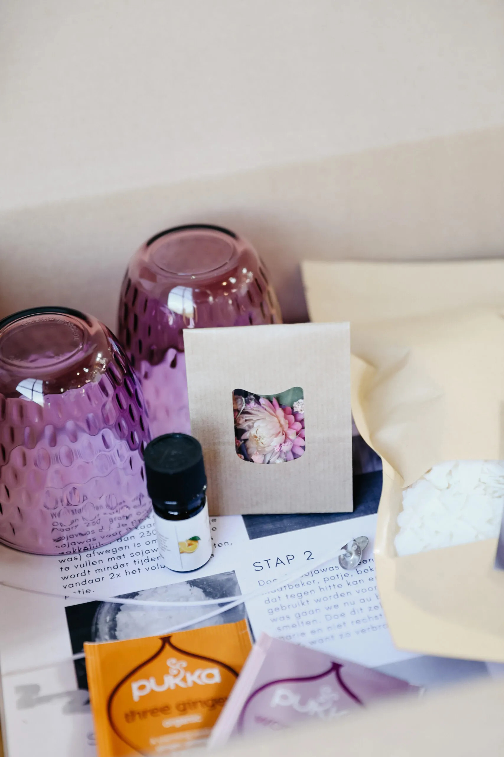 DIY pakket: geurkaarsen met droogbloemen - Foto