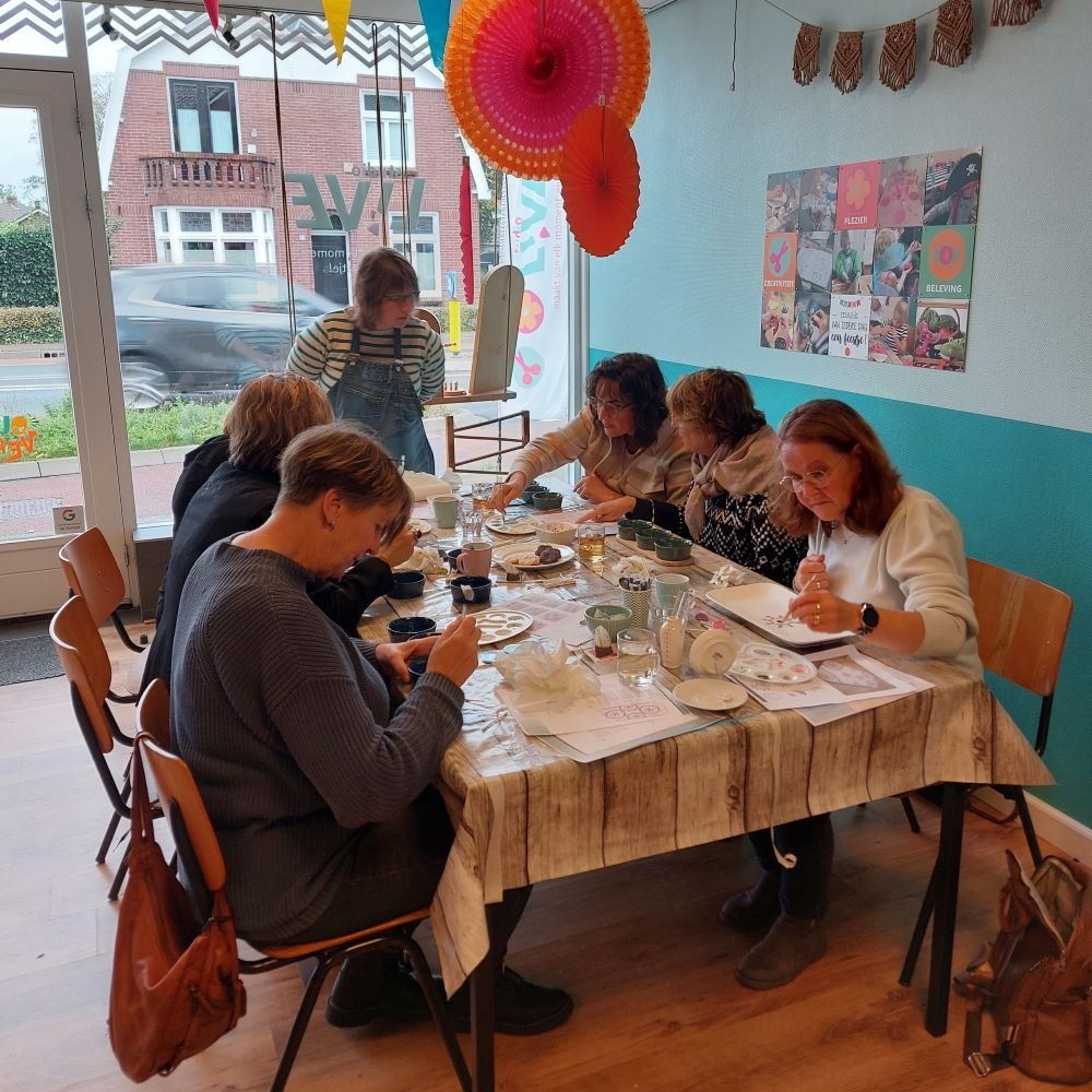 Workshop kunst met stippen voor een groep - Foto