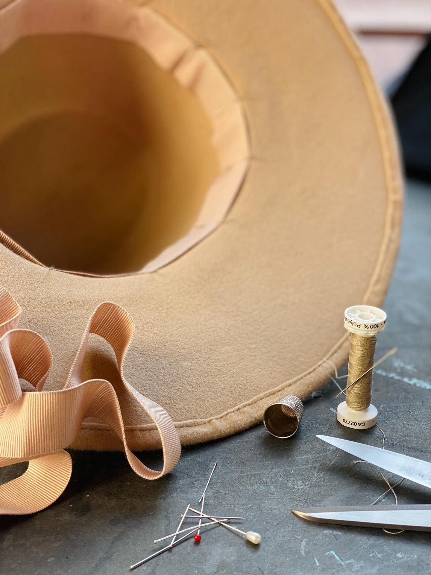 Je eigen vilten hoed trekken Workshop 👒 - Foto