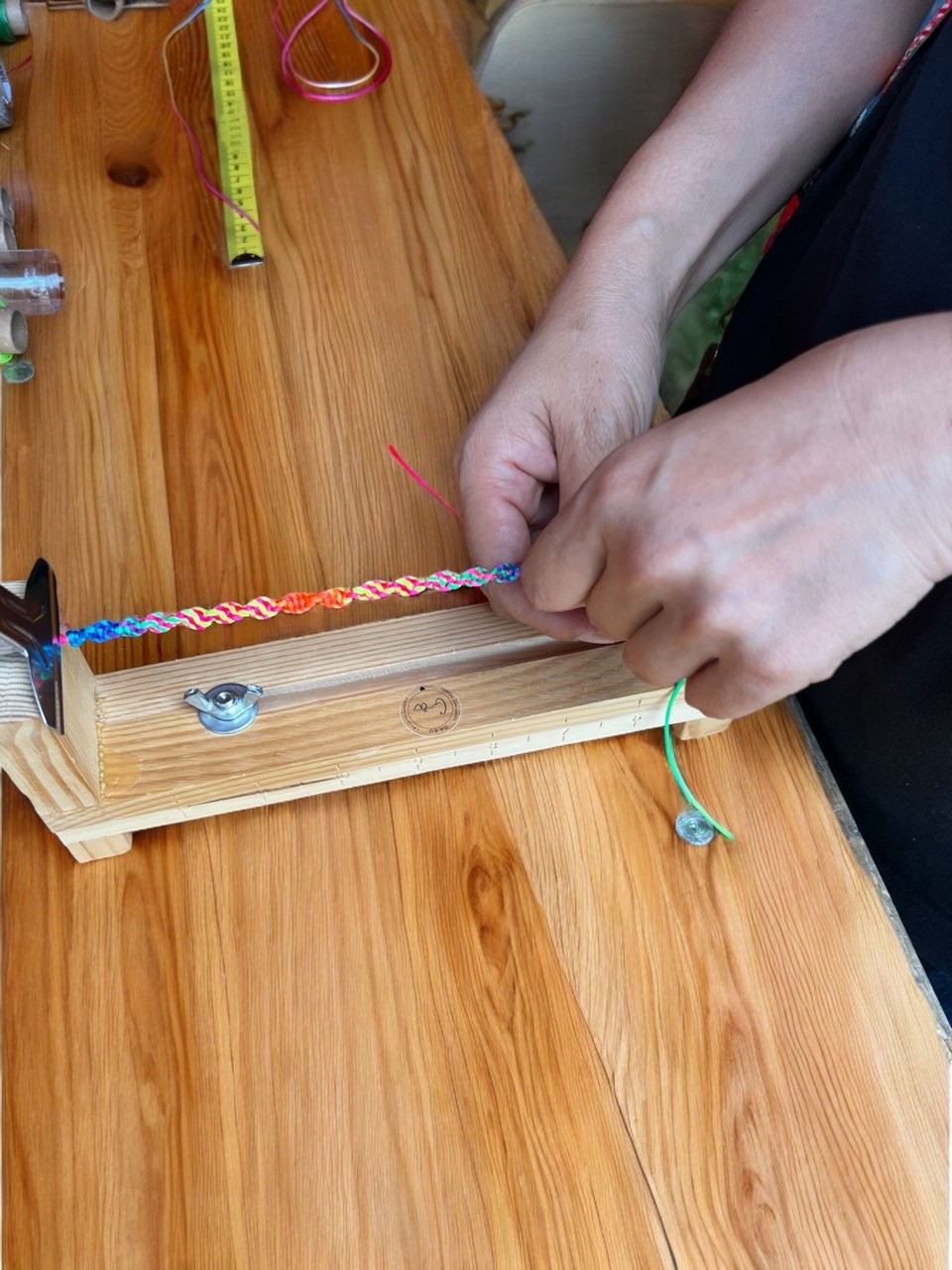 Ontdek de kunst van micromacrame en maak je eigen armband - Foto