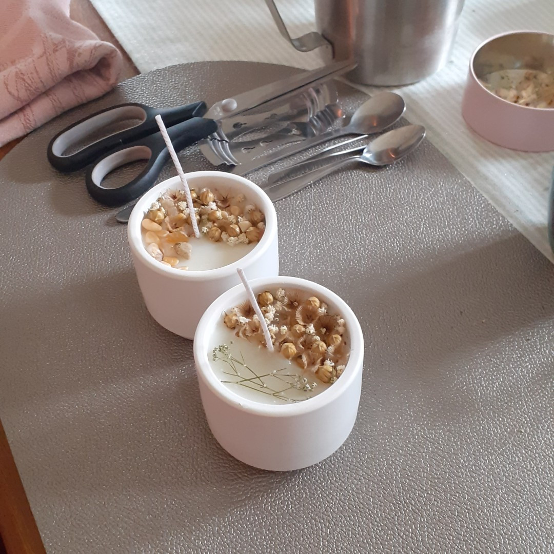 Kaarsen maken met droogbloemen - Foto