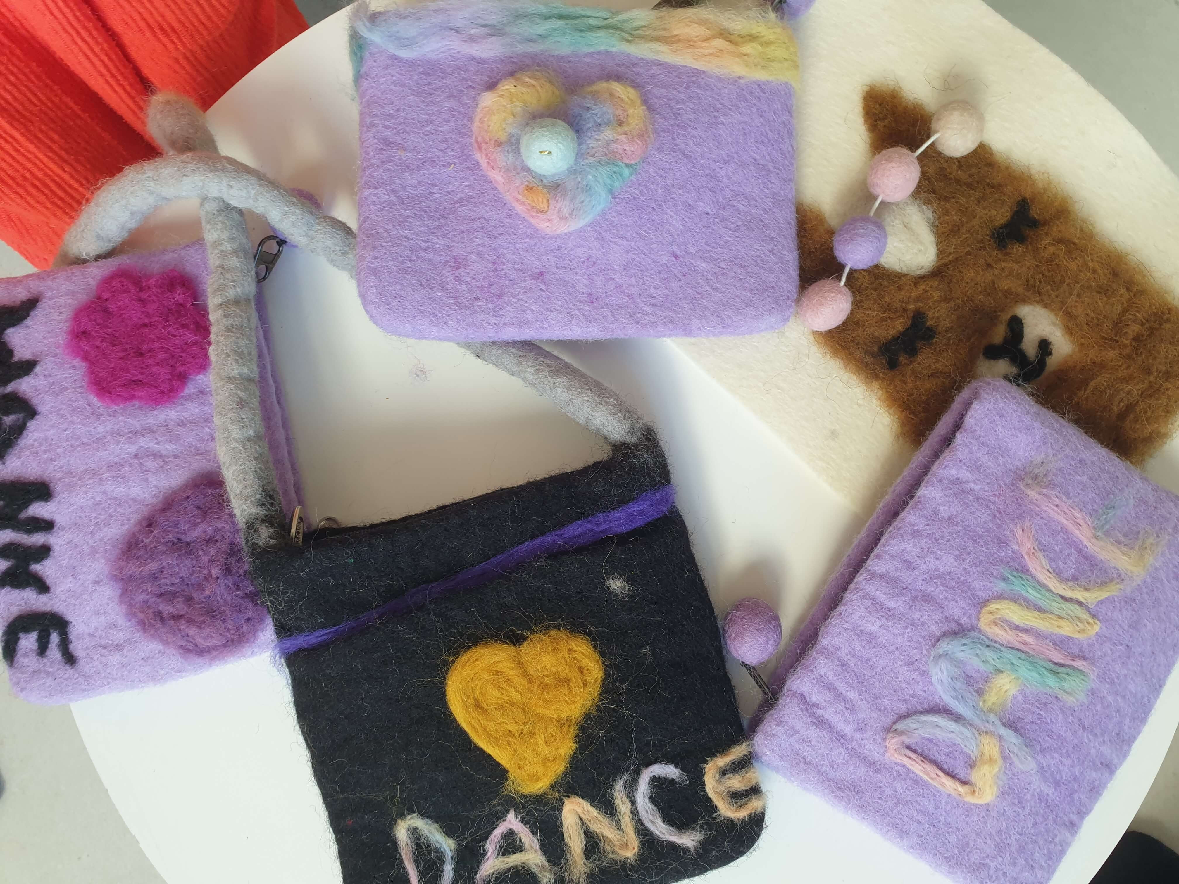 Kinderworkshop 'Personaliseer een vilten tasje' - Foto