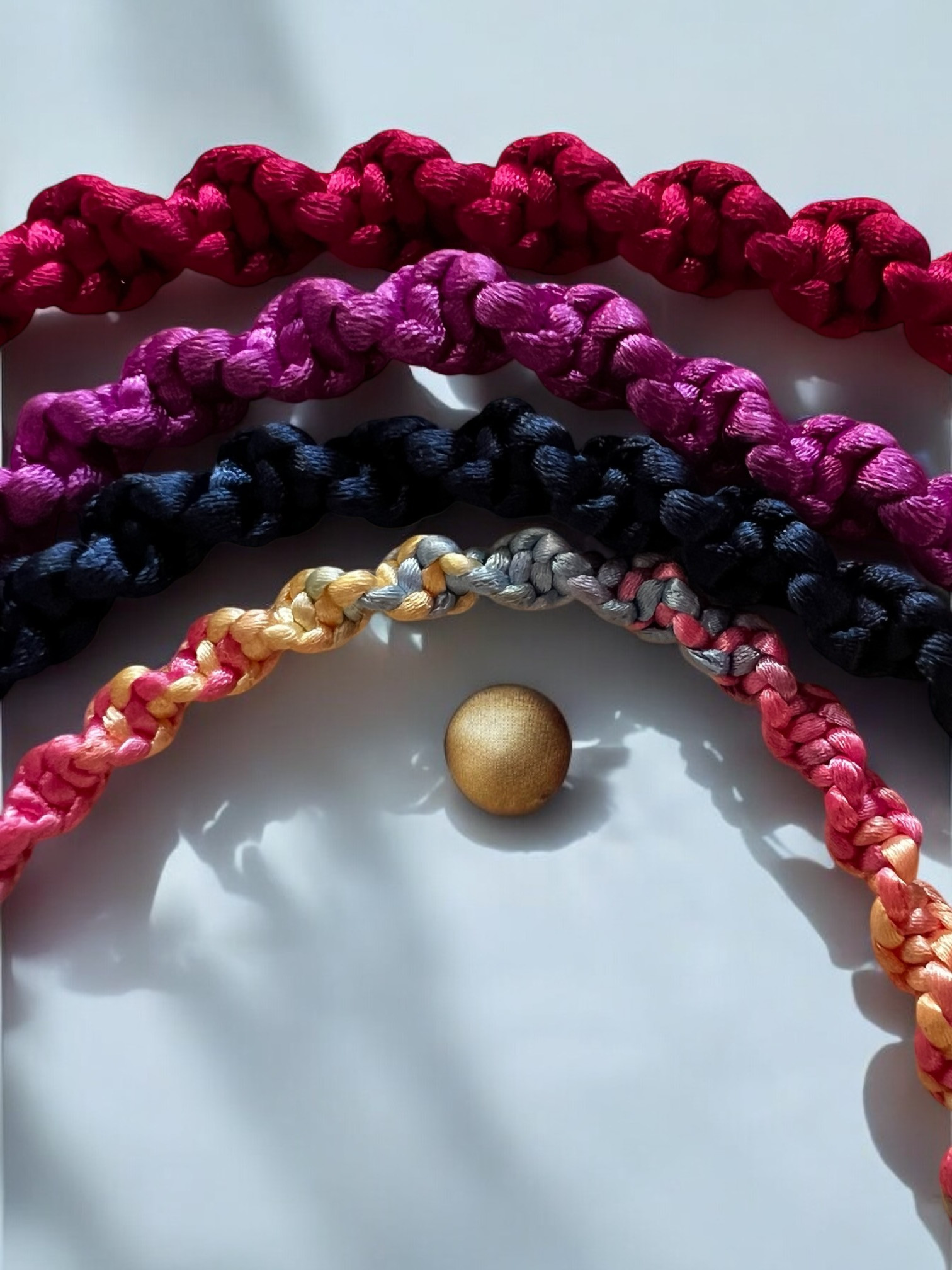 Ontdek de kunst van micromacrame en maak je eigen armband - Foto