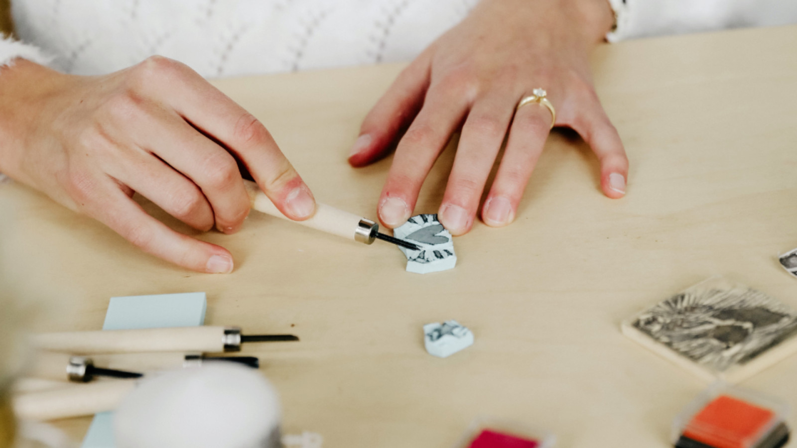 Eigen stempel maken met linosnede DIY pakket/box