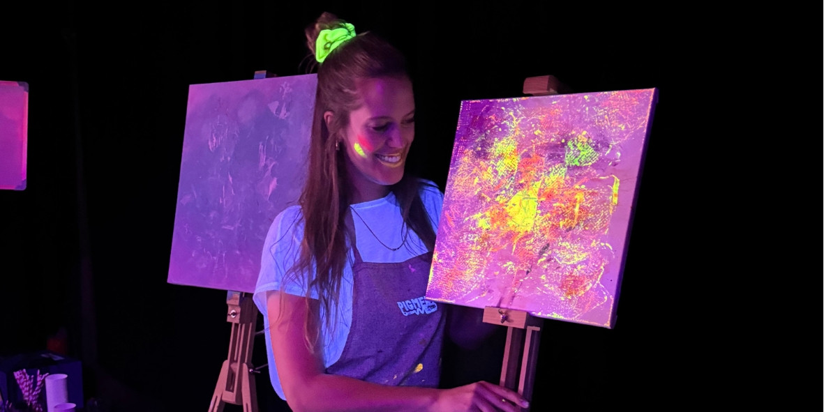 Paint & Sip RAVE - Foto