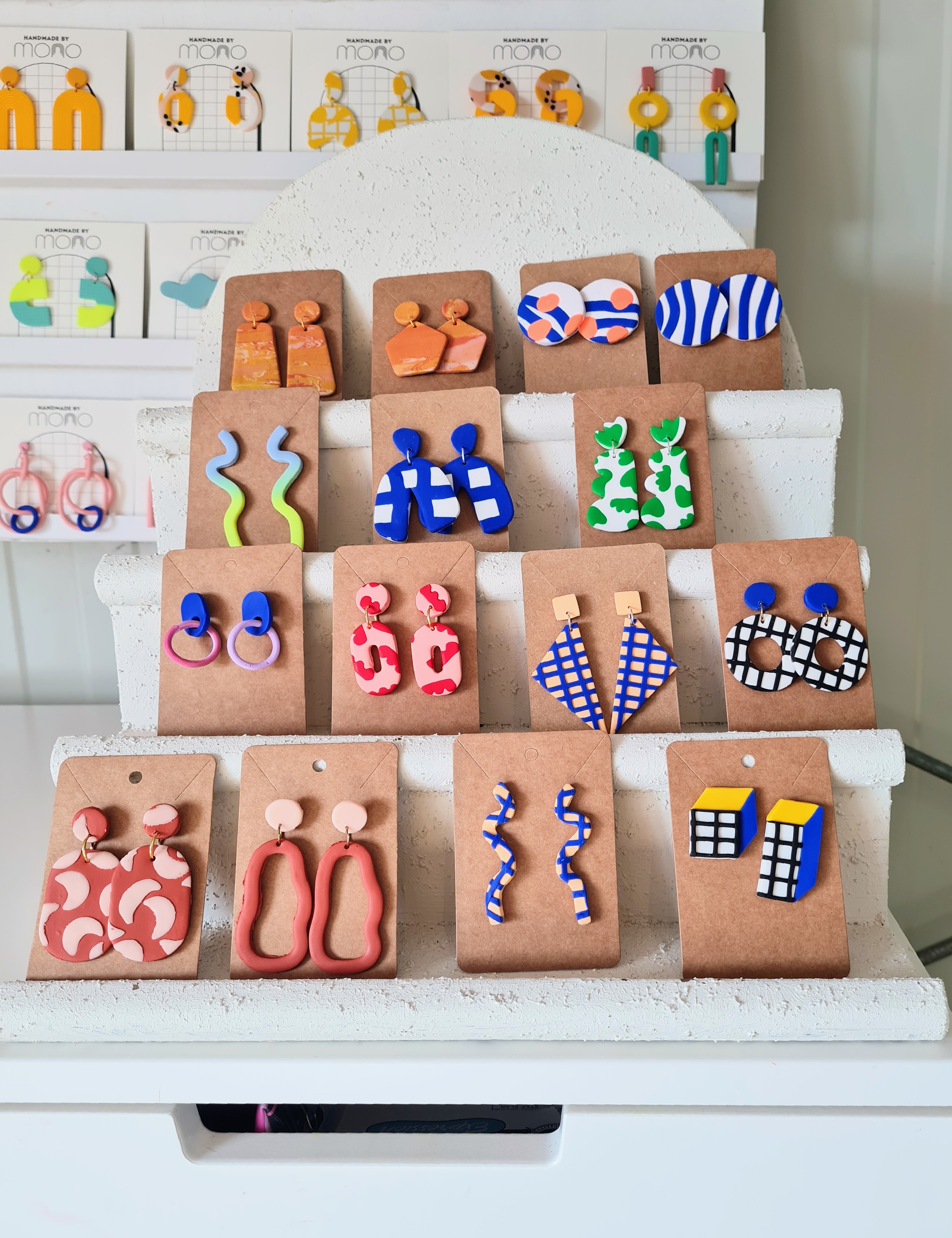 Kleurrijke oorbellen uit polymeerklei - basis - Foto