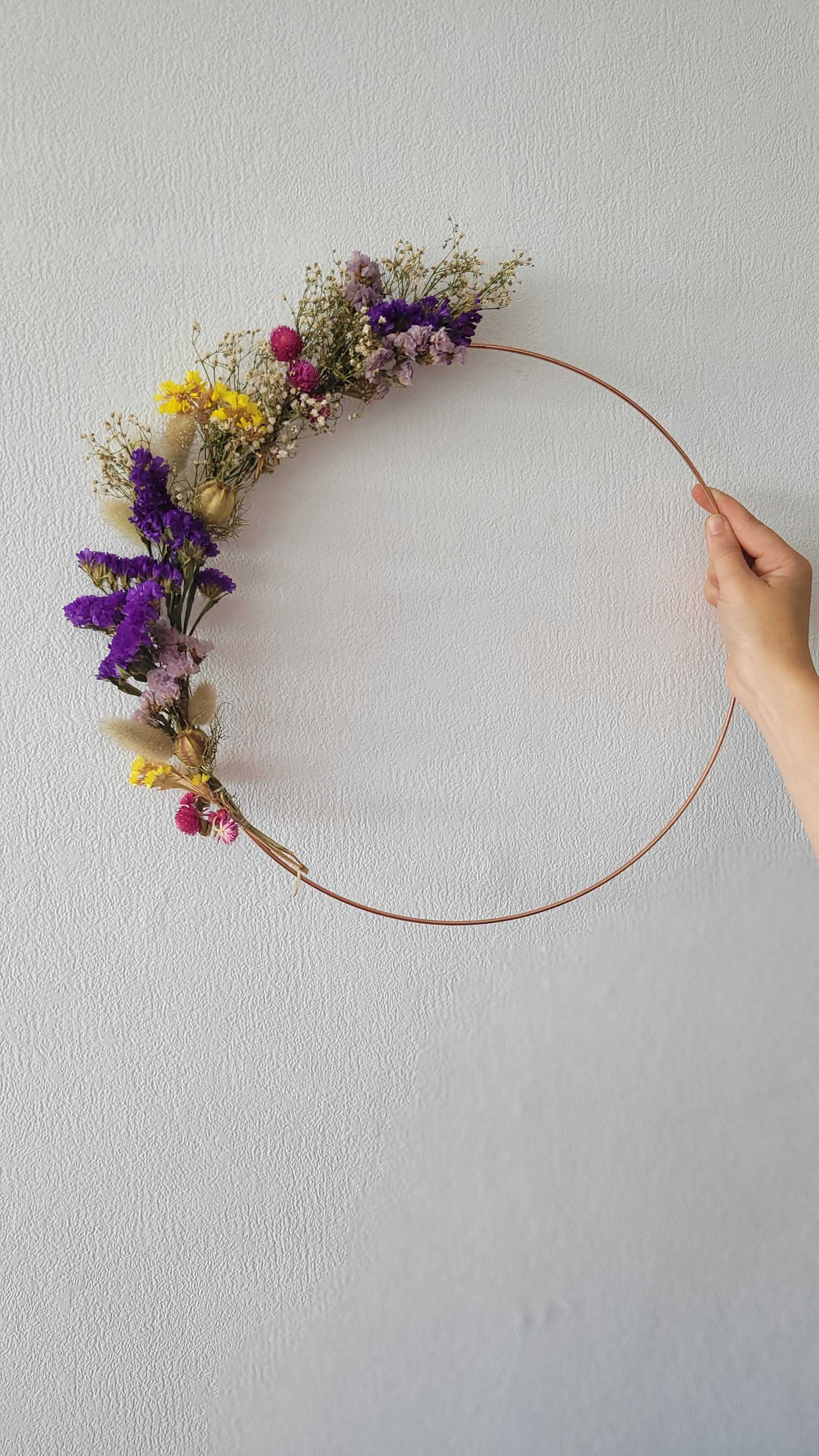 Combi droogbloemenkroon- en krans voor vrijgezellen - Foto