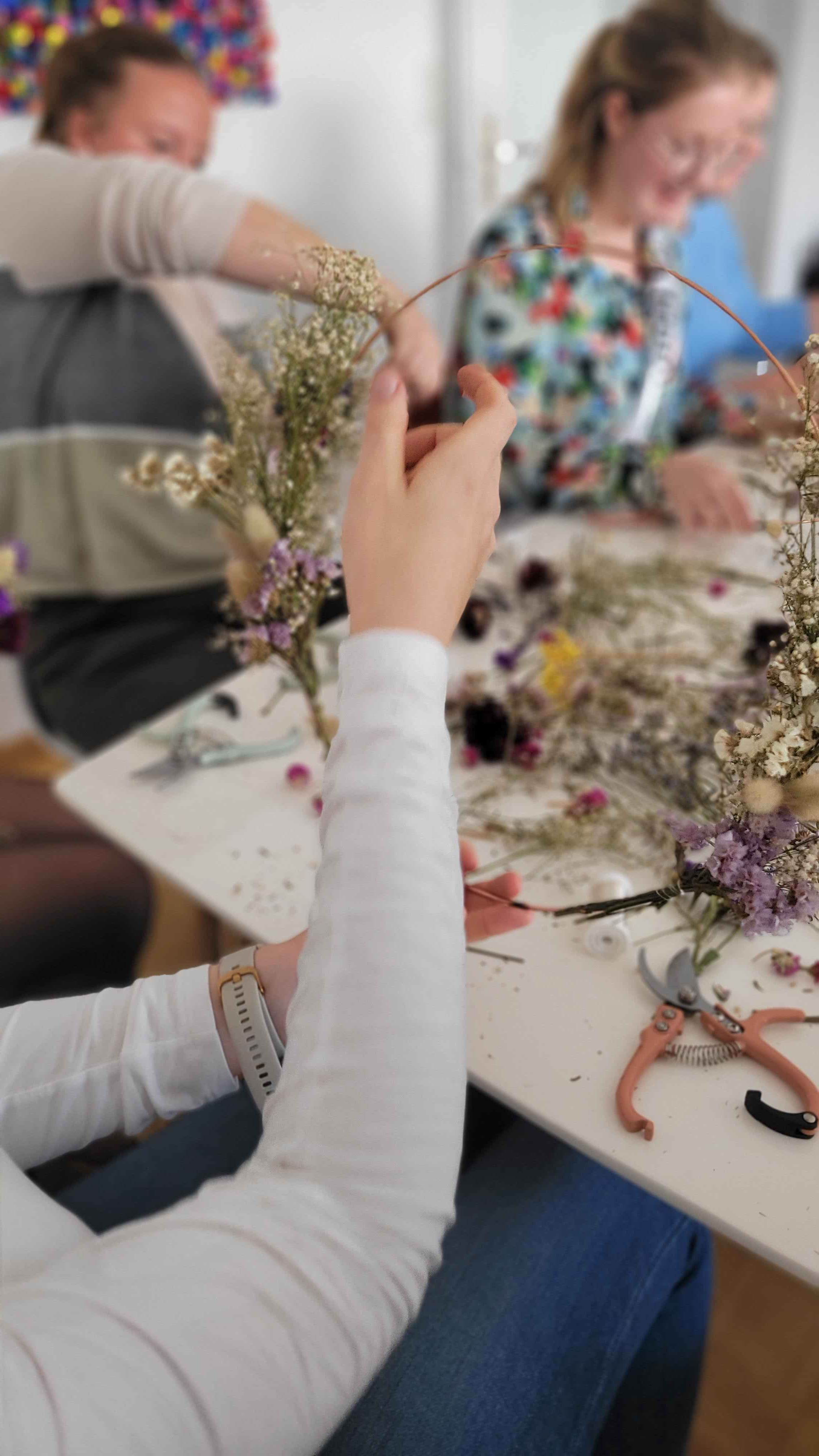 Combi droogbloemenkroon- en krans voor vrijgezellen - Foto