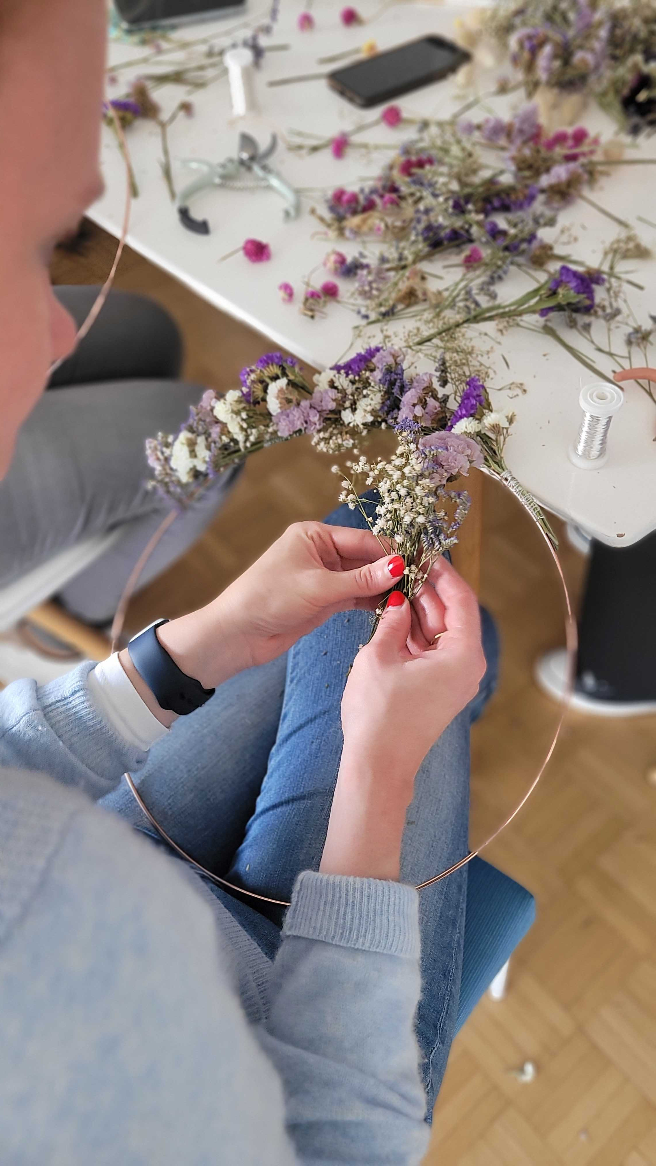 Combi droogbloemenkroon- en krans voor vrijgezellen - Foto
