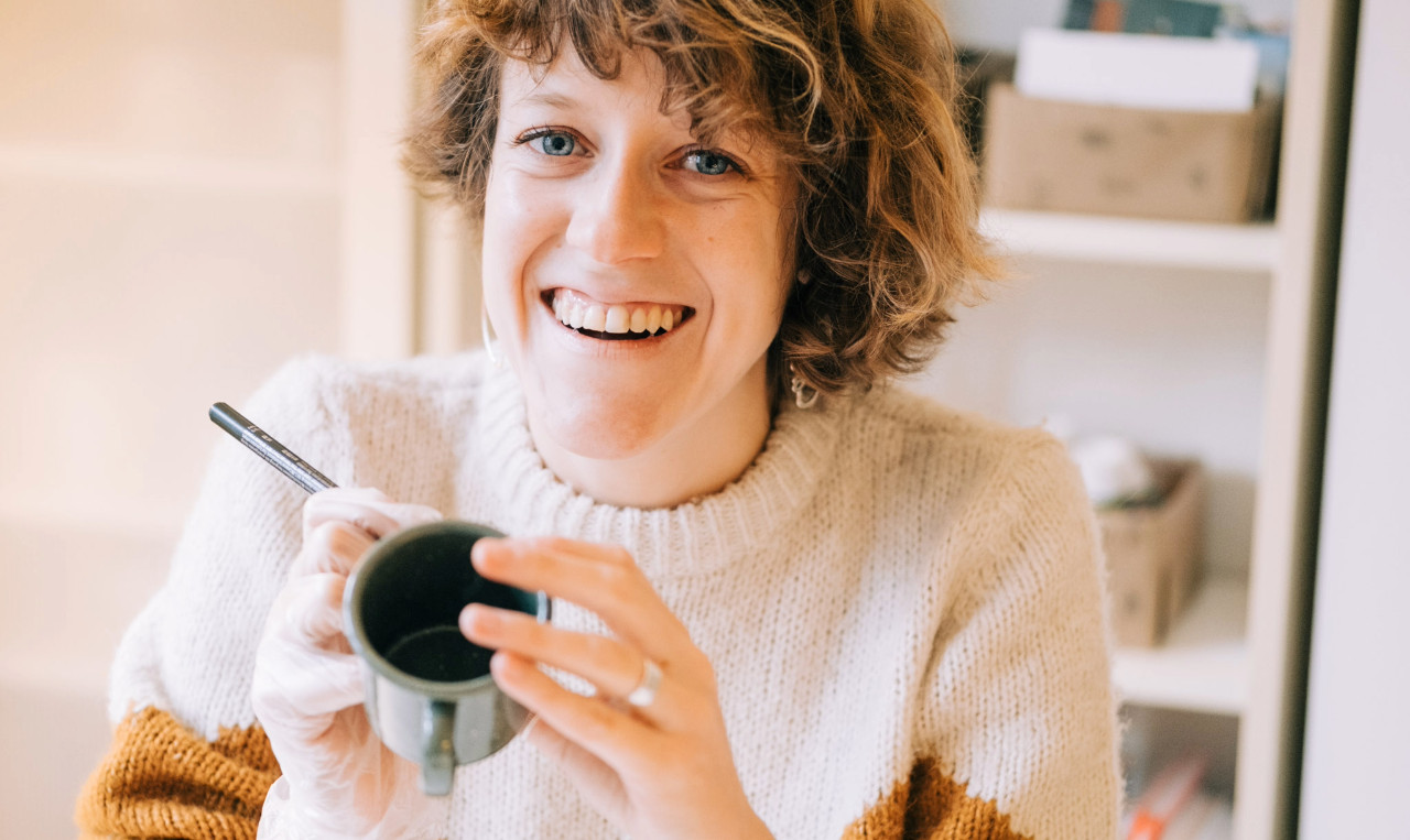 Workshop schilderen op servies voor bedrijven - Foto