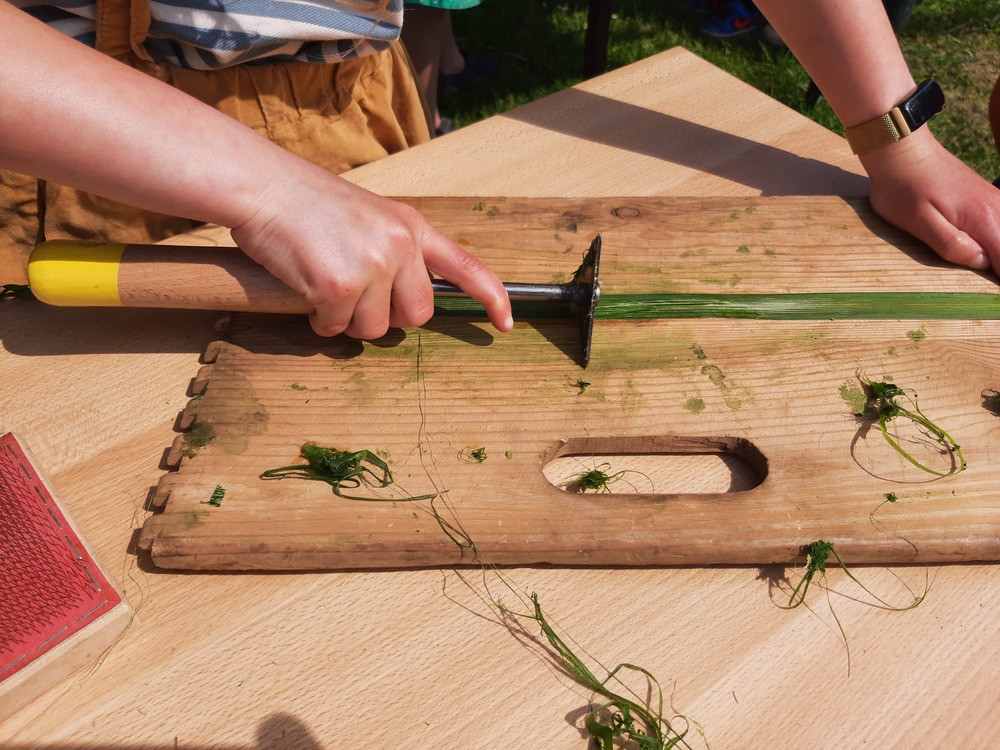 workshop touw maken van natuurlijke vezels - Foto