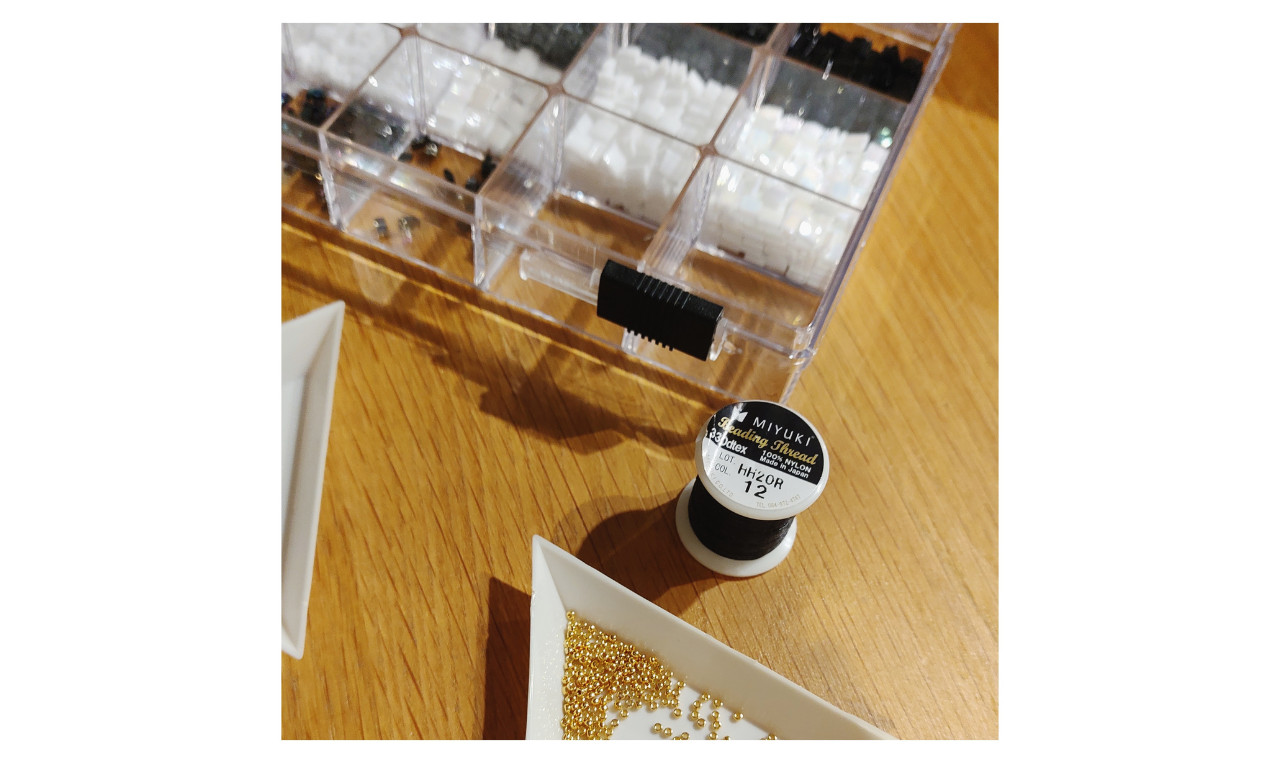 Juwelen workshop - Armbanden weven met weefraam - Foto