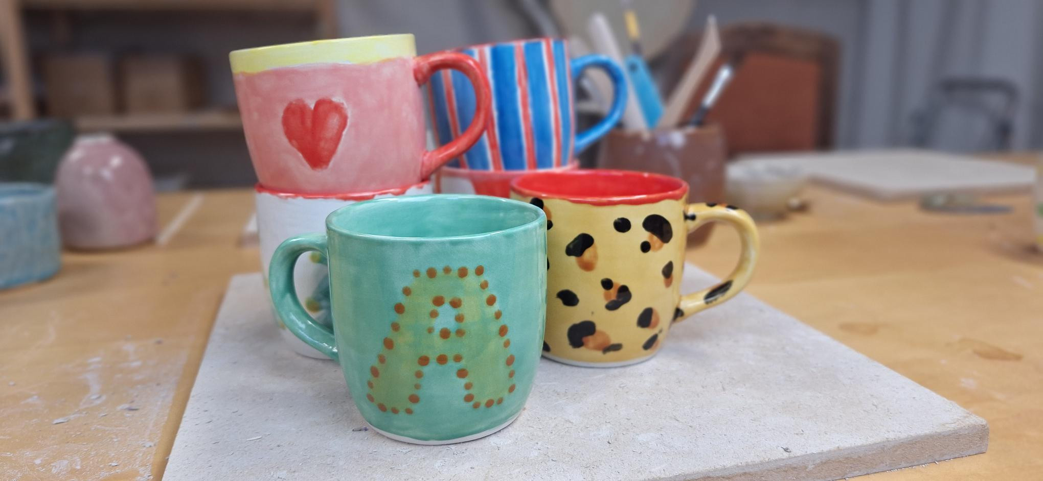 Keramiek beschilderen met glazuur workshop - Foto