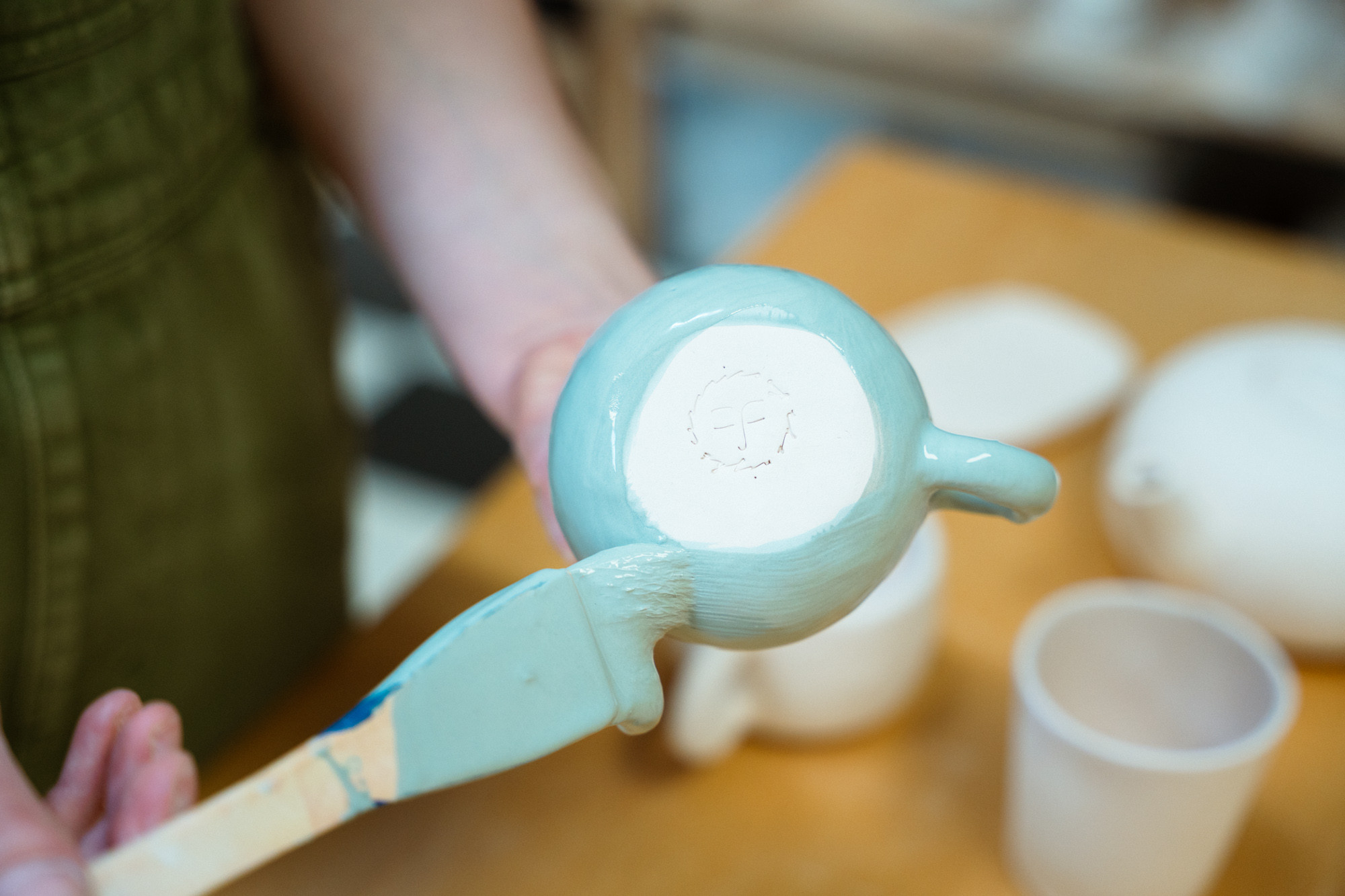 Keramiek beschilderen met glazuur workshop - Foto