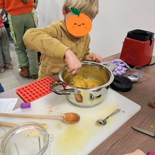 Gezonde gummibeertjes maken, inclusief DIY kit! Verbindende kookworkshop voor (groot)ouders en hun (klein)kinderen - Foto