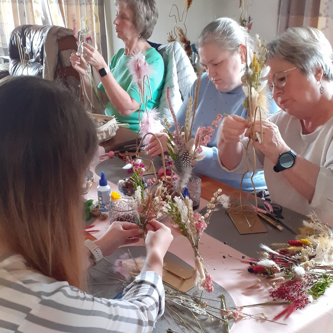 Workshop Paashaas met droogbloemen - Foto