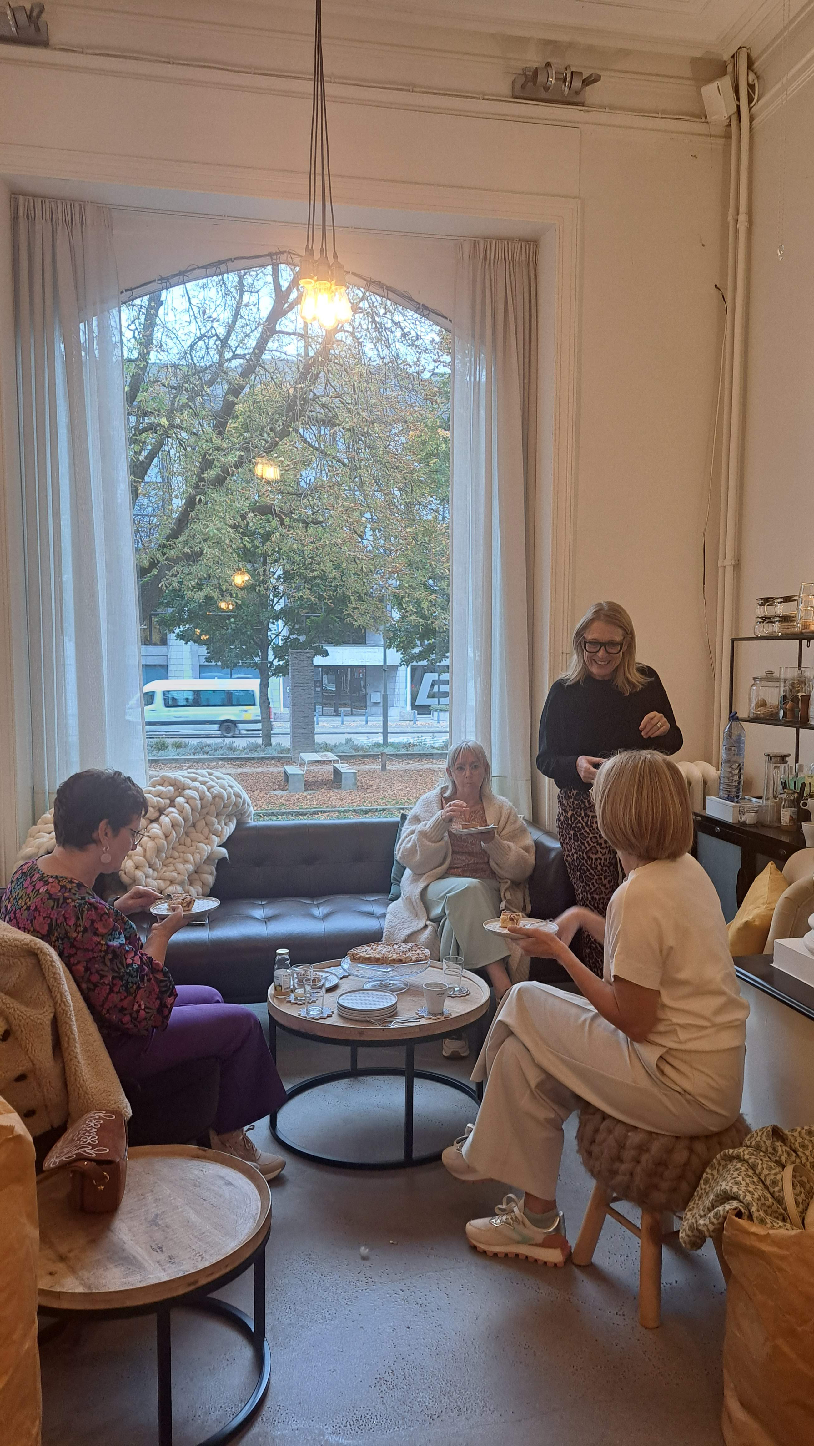 Workshop: Houten krukje met lontwol - Foto