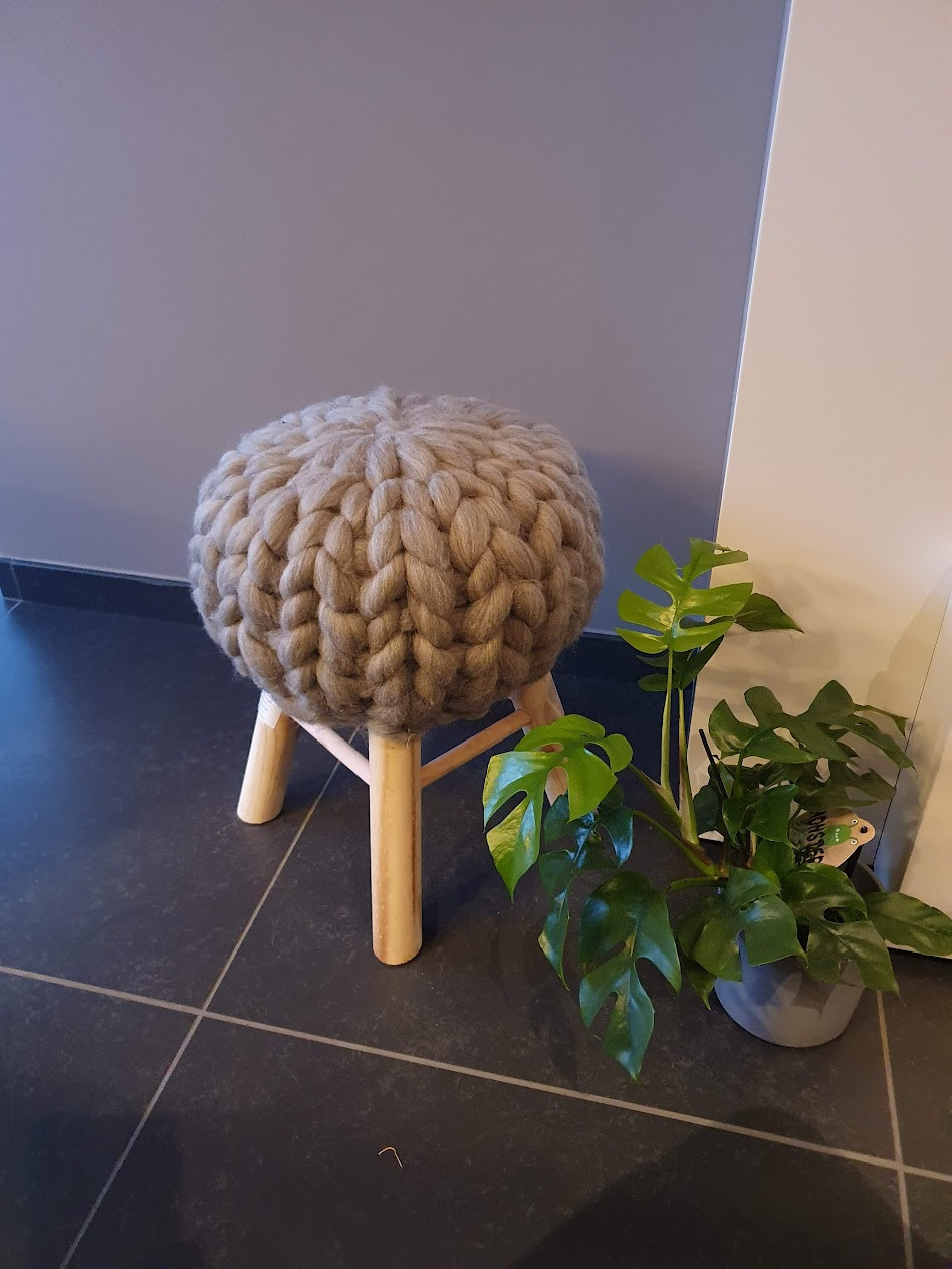 Workshop: Houten krukje met lontwol - Foto