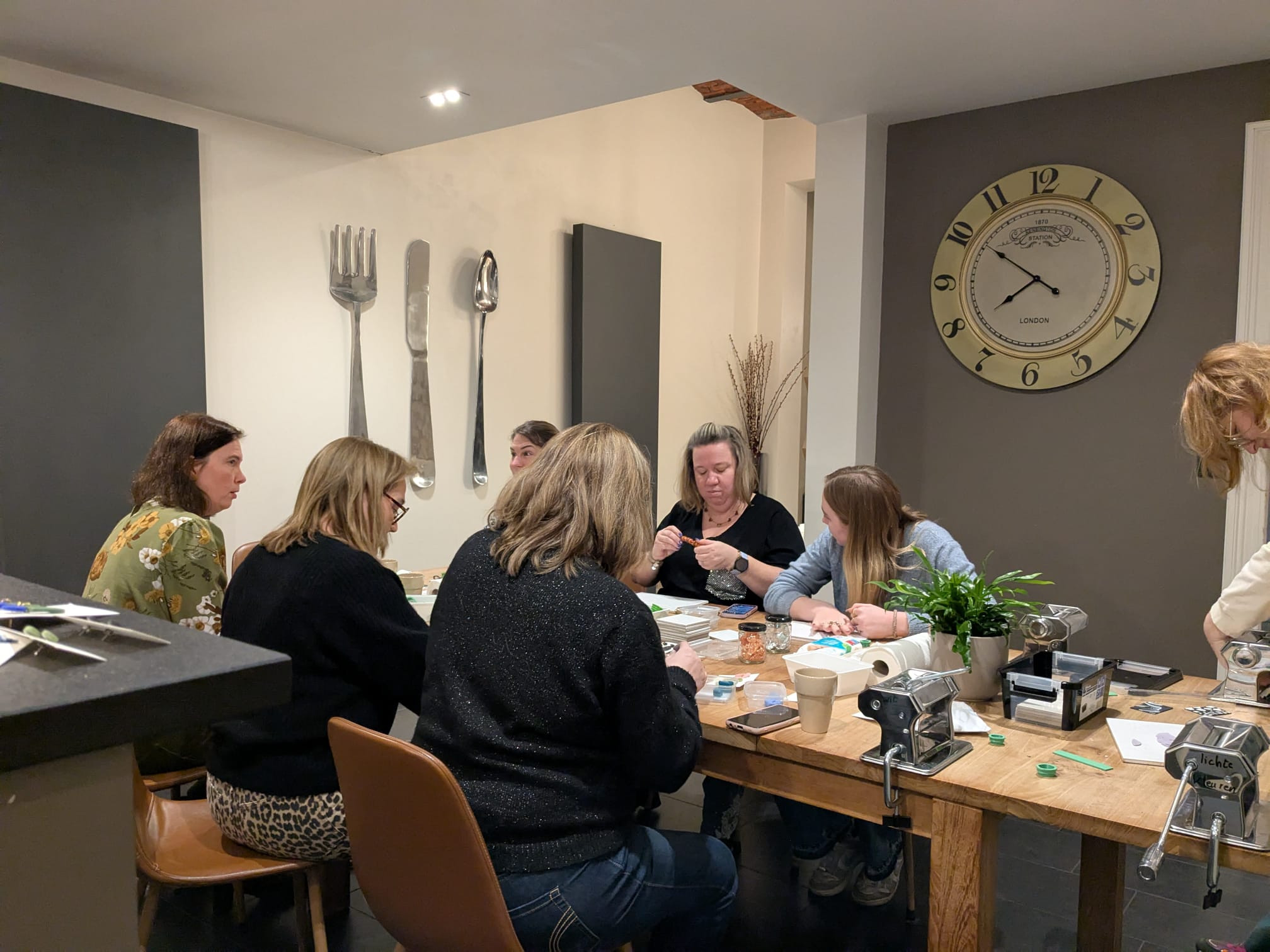 Privé workshop: leuke oorbellen uit polymeerklei maken - Foto