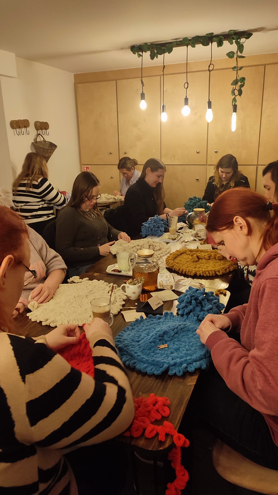 Cats & Knits – Mandje handbreien in het kattenparadijs 🐈🧶✨ - Foto